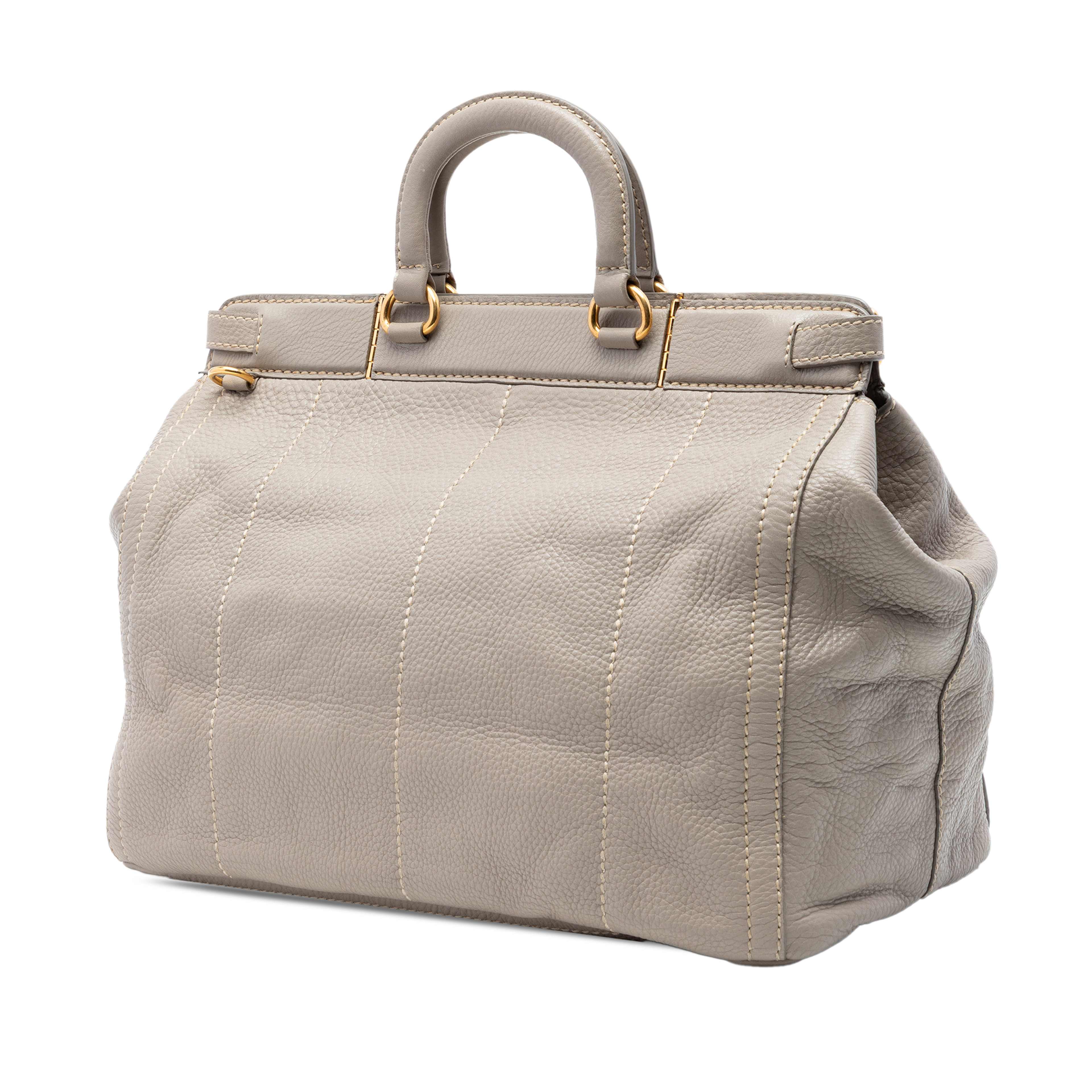 Prada Vitello Daino Canapa Logo Frame Satchel, från Luxclusif, i färgen grå. Klicka för att öppna bilden i stort format