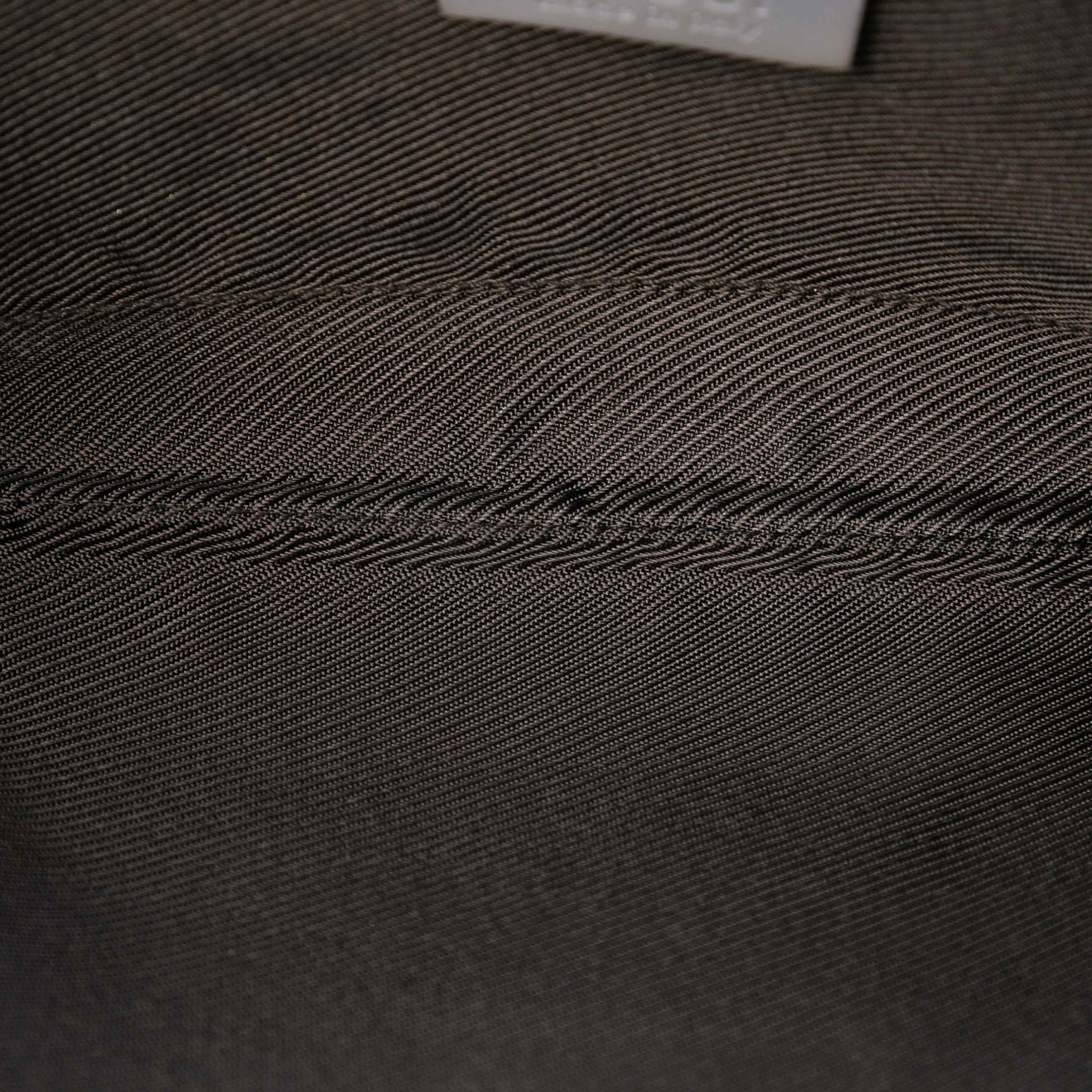 Gucci Gg Canvas Shoulder Bag, från Luxclusif, i färgen light purple. Klicka för att öppna bilden i stort format