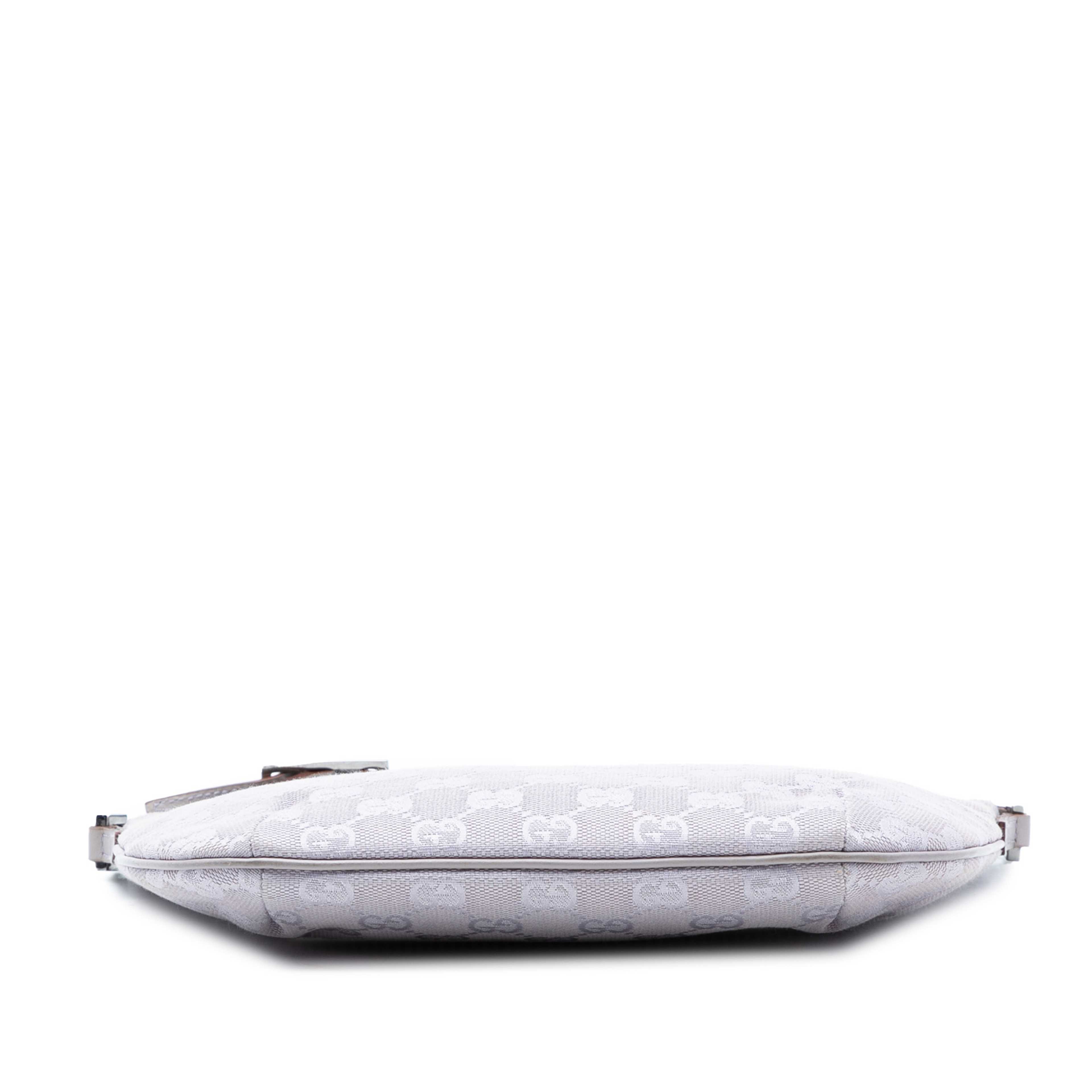 Gucci Gg Canvas Shoulder Bag, från Luxclusif, i färgen light purple. Klicka för att öppna bilden i stort format