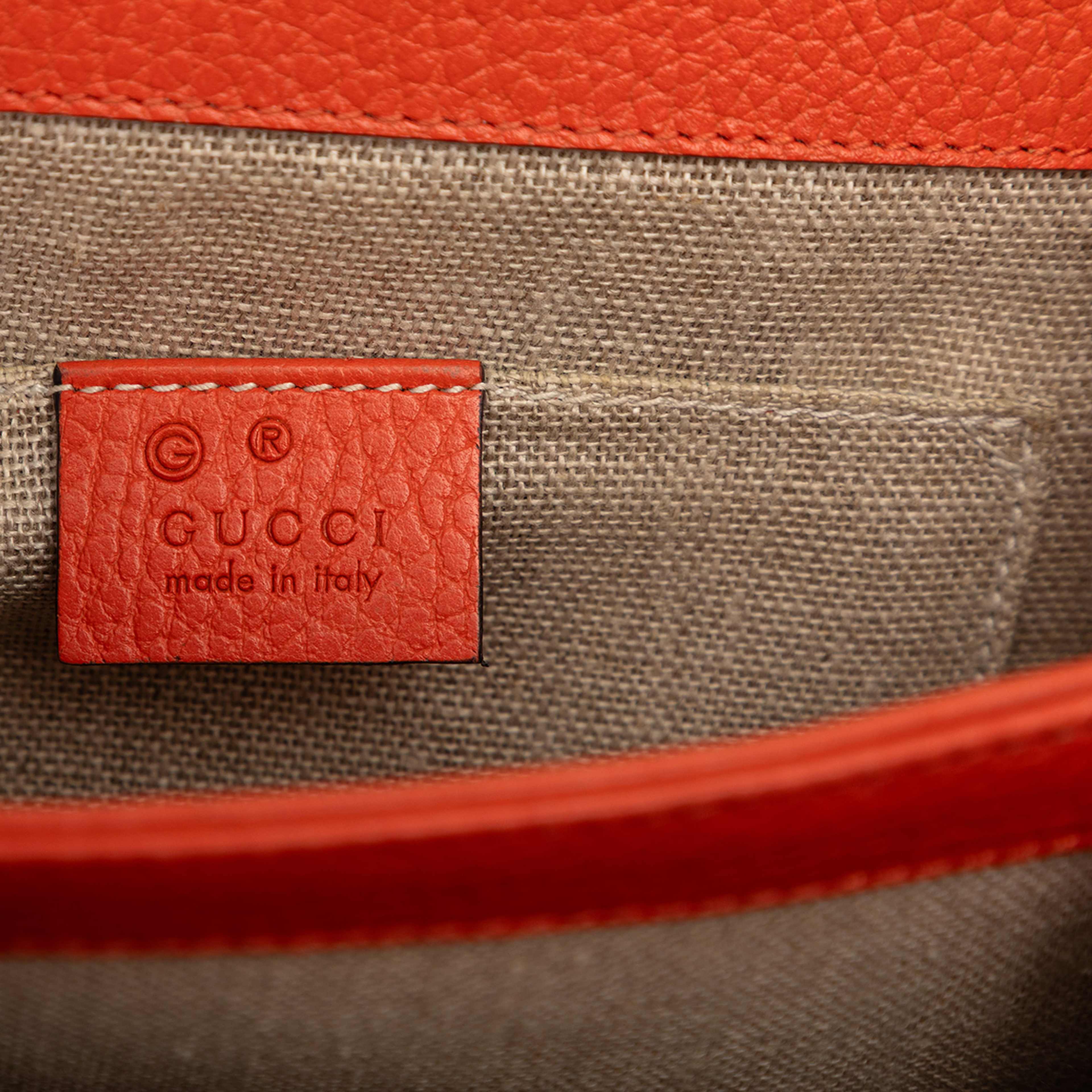 Gucci Small Dollar Calfskin Interlocking G Crossbody, från Luxclusif, i färgen orange. Klicka för att öppna bilden i stort format