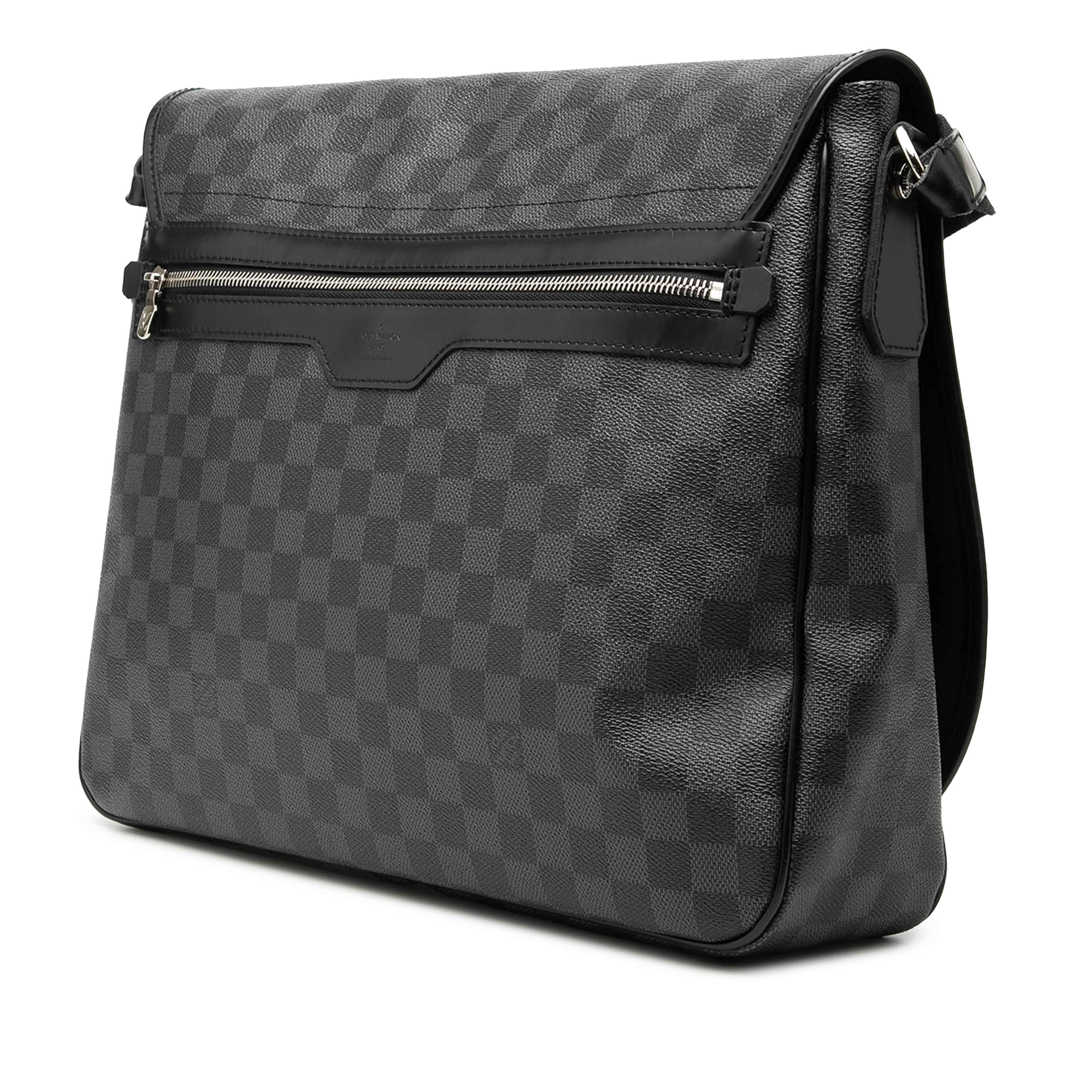 Louis Vuitton Damier Graphite Daniel Gm, från Luxclusif, i färgen black. Klicka för att öppna bilden i stort format