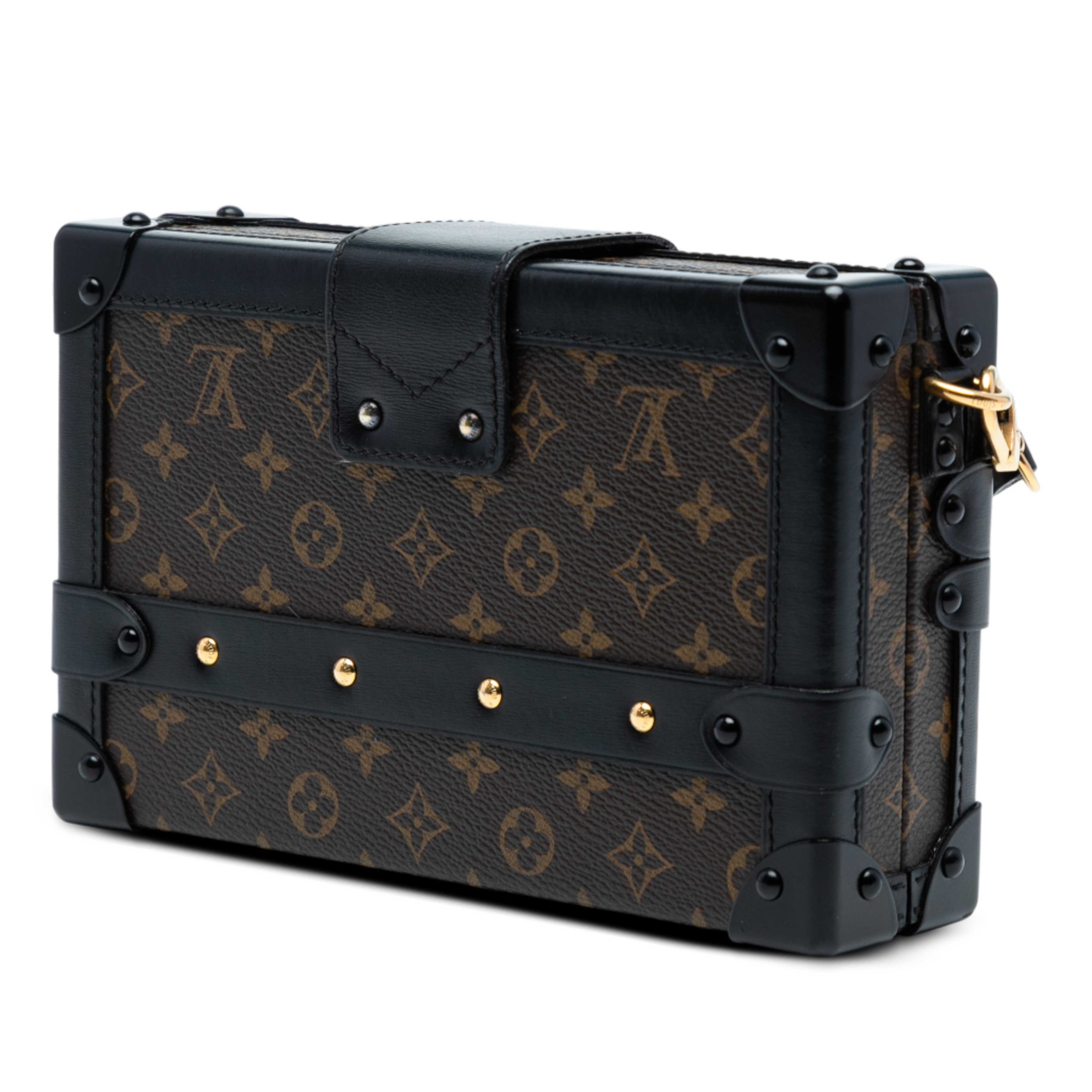 Louis Vuitton Monogram Petite Malle, från Luxclusif, i färgen brown. Klicka för att öppna bilden i stort format