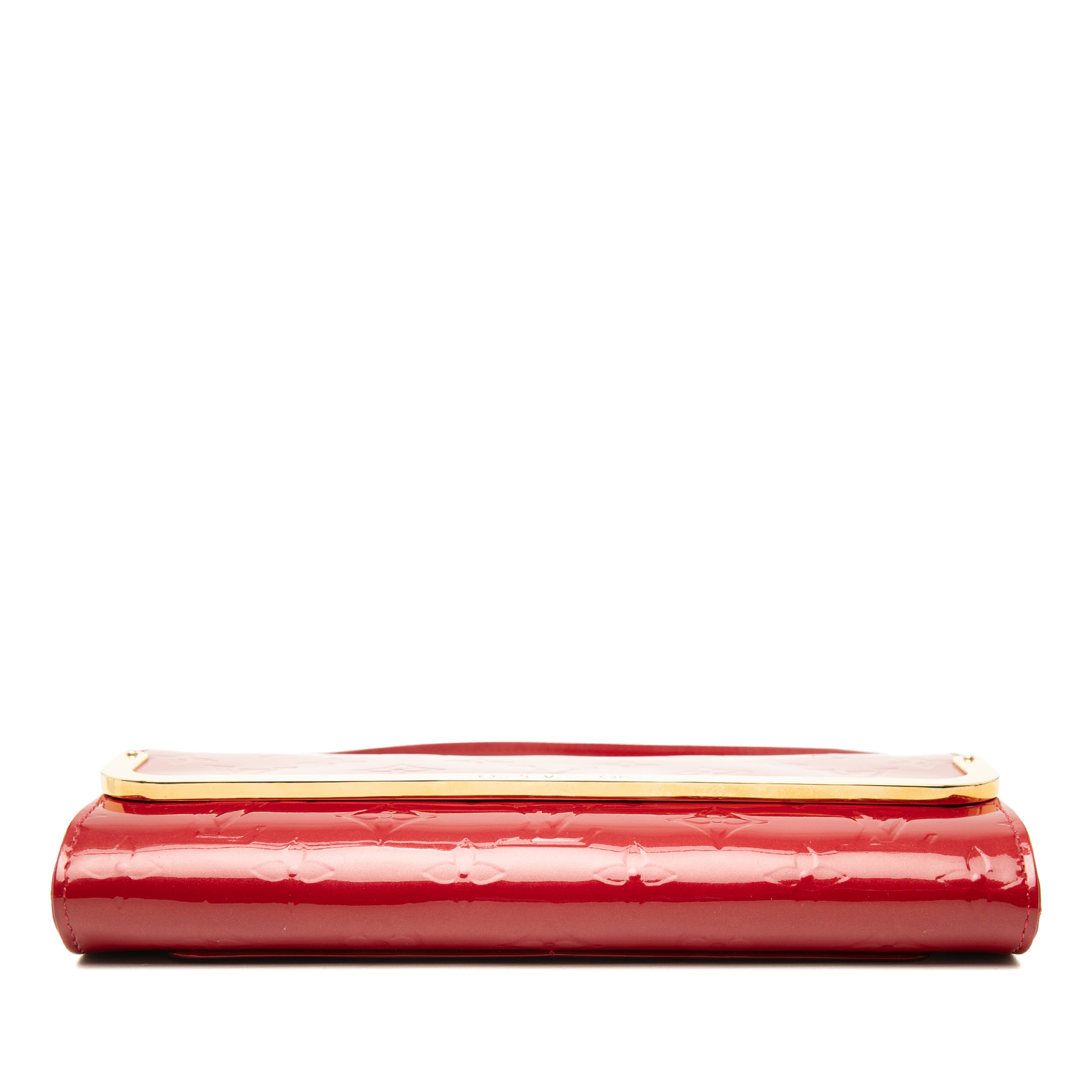 Louis Vuitton Monogram Vernis Rossmore Mm, från Luxclusif, i färgen röd. Klicka för att öppna bilden i stort format