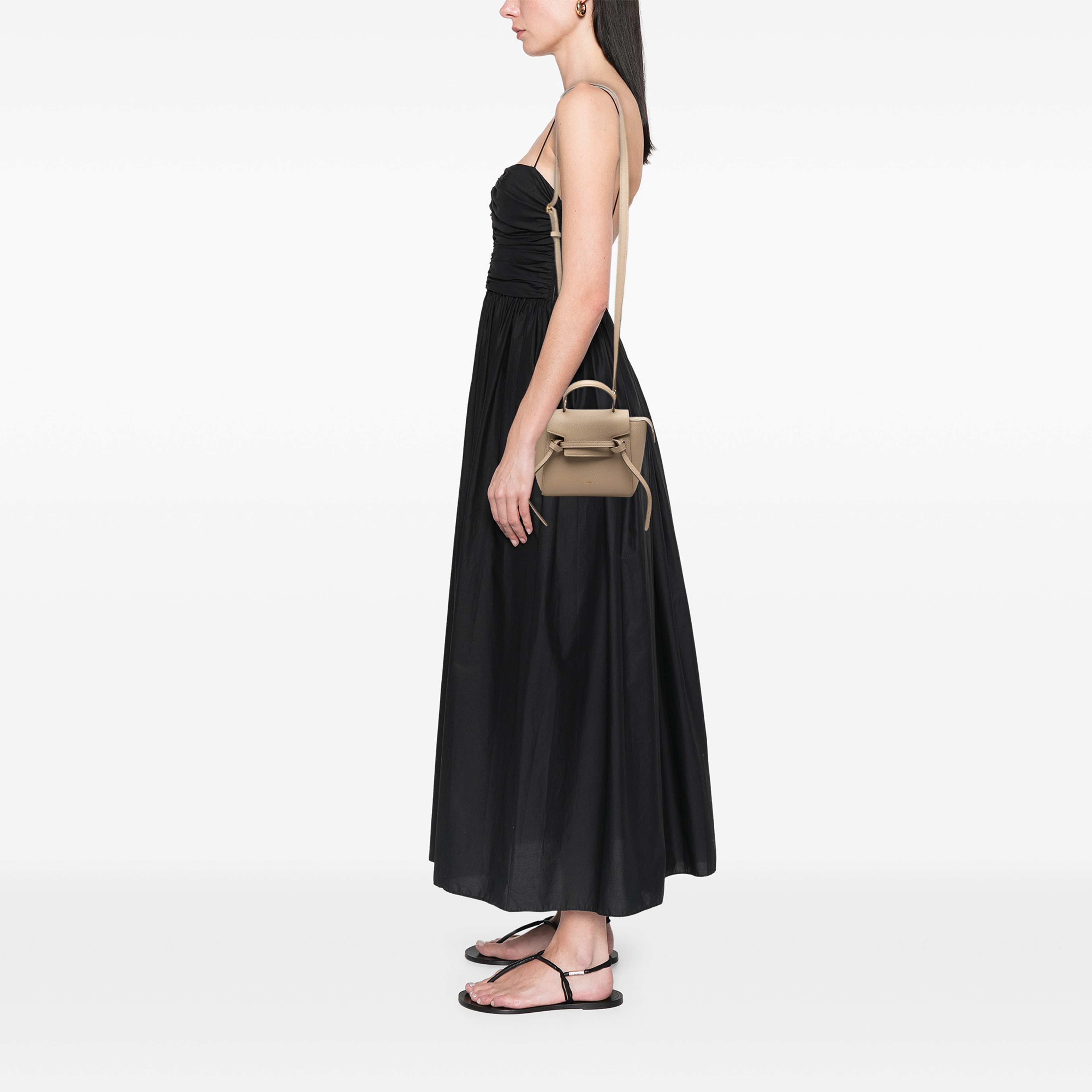 Celine Pico Grained Calfskin Belt Bag, från Luxclusif, i färgen beige. Klicka för att öppna bilden i stort format