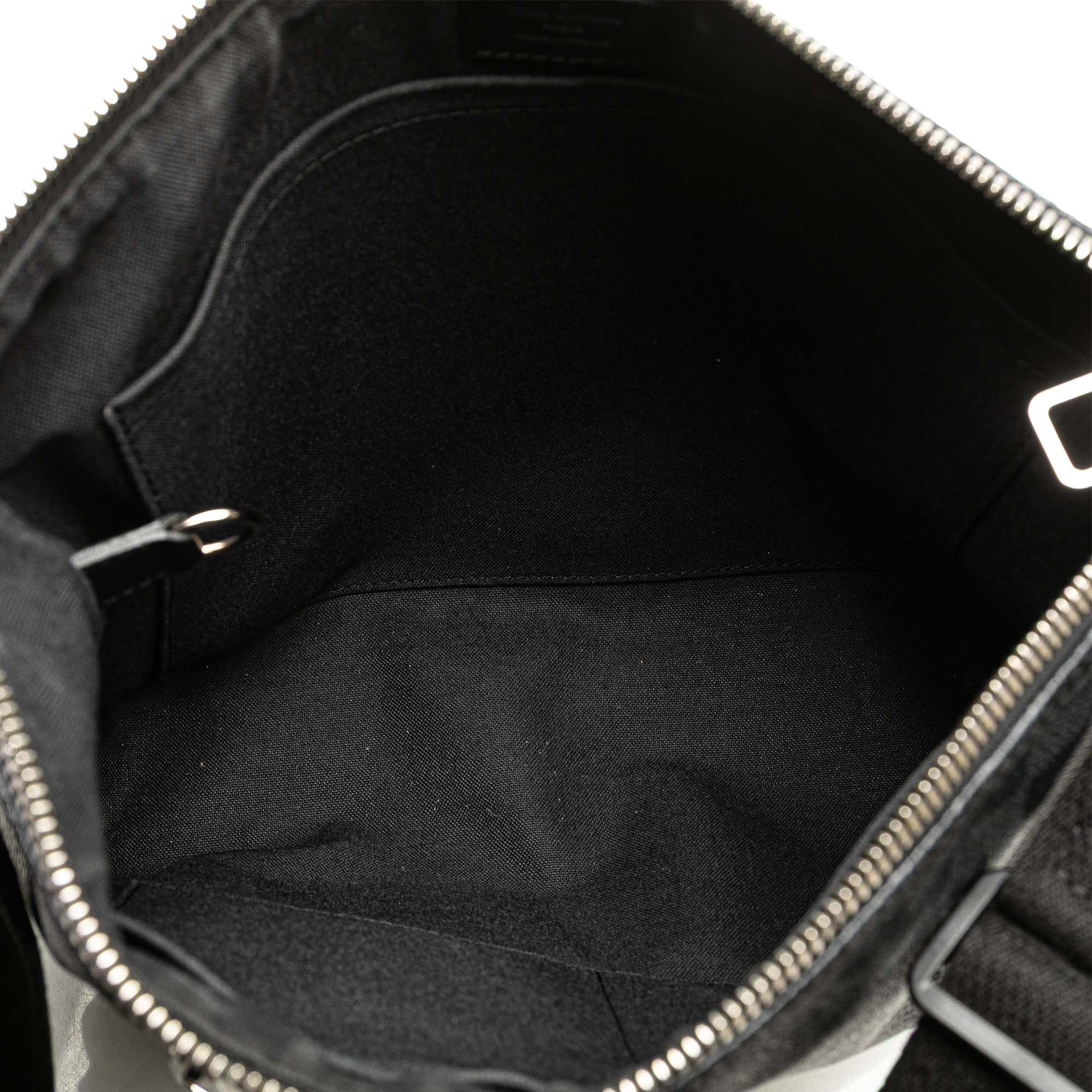 Louis Vuitton Damier Graphite Mick Pm, från Luxclusif, i färgen black. Klicka för att öppna bilden i stort format