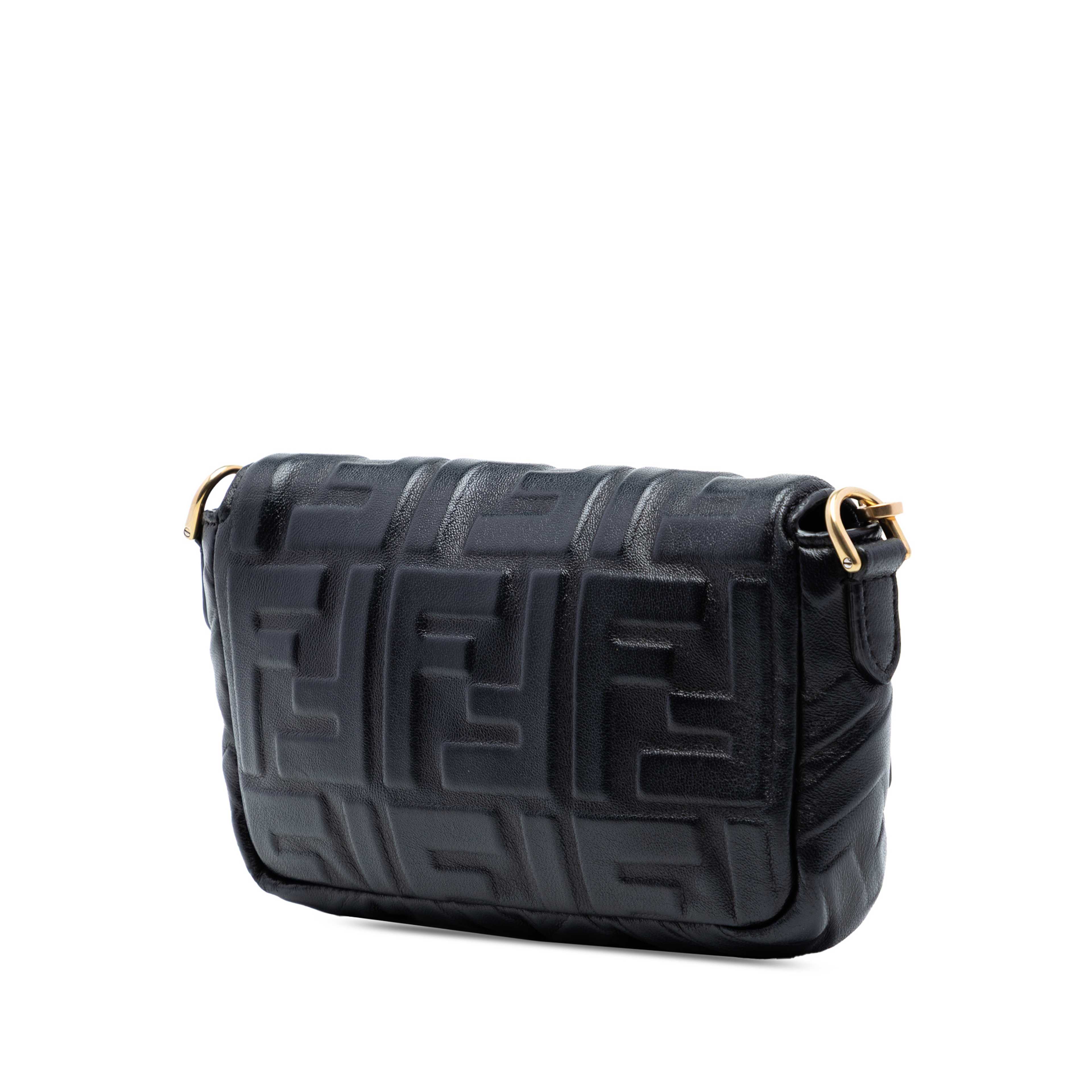 Fendi Mini Zucca Embossed Leather Baguette Satchel, från Luxclusif, i färgen svart. Klicka för att öppna bilden i stort format