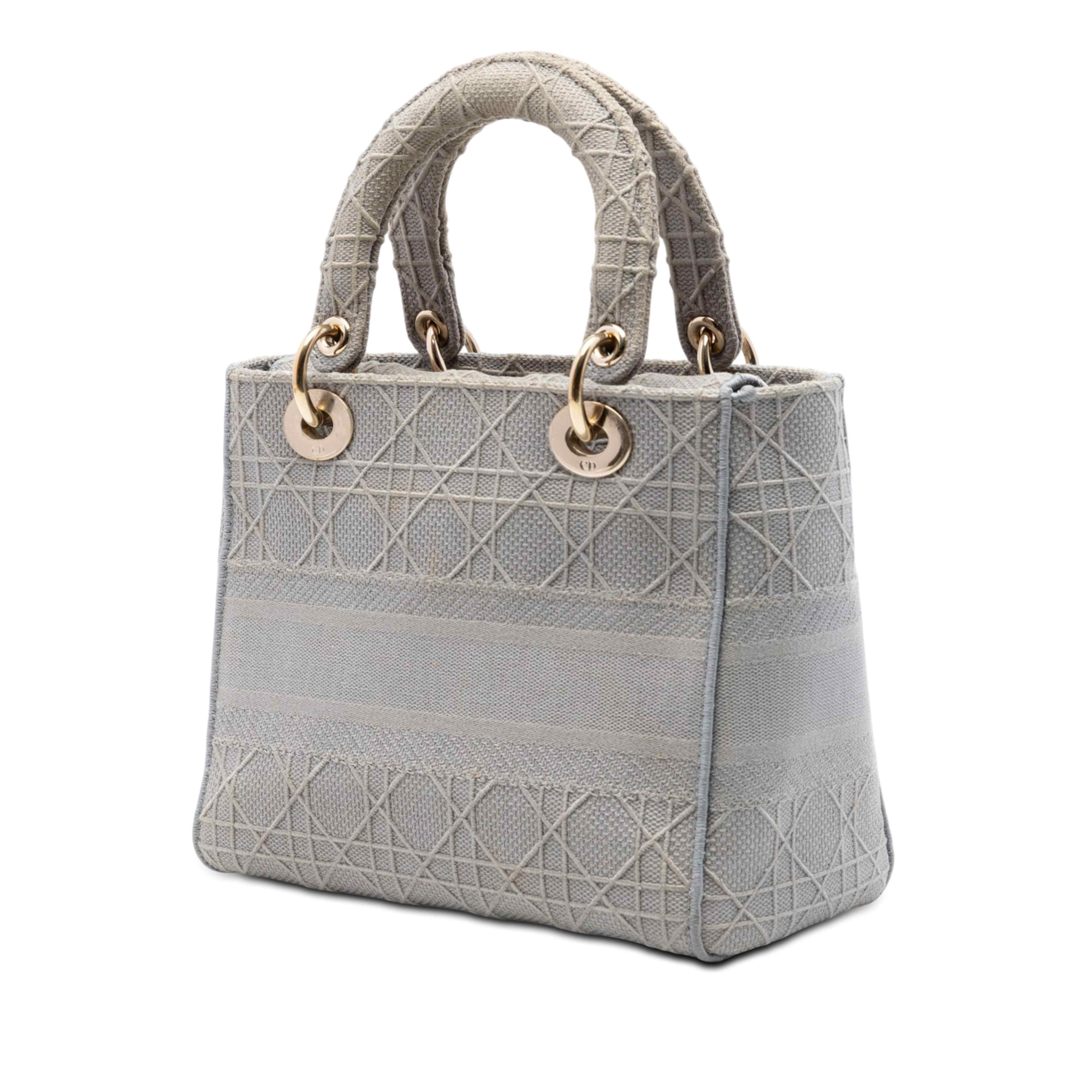 Dior Medium Canvas Cannage Lady D Lite, från Luxclusif, i färgen grå. Klicka för att öppna bilden i stort format