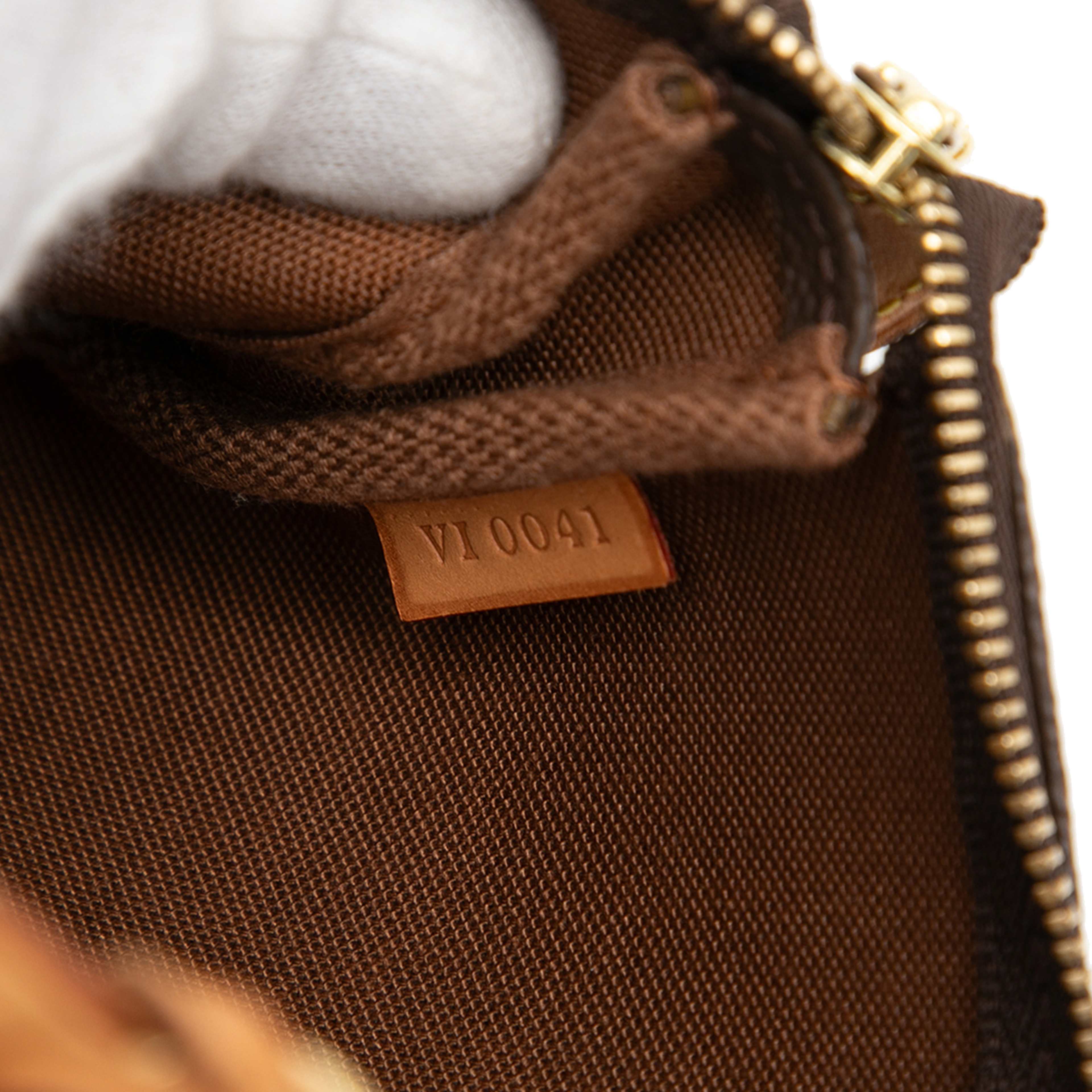 Louis Vuitton Monogram Pochette Accessoires, från Luxclusif, i färgen brown. Klicka för att öppna bilden i stort format