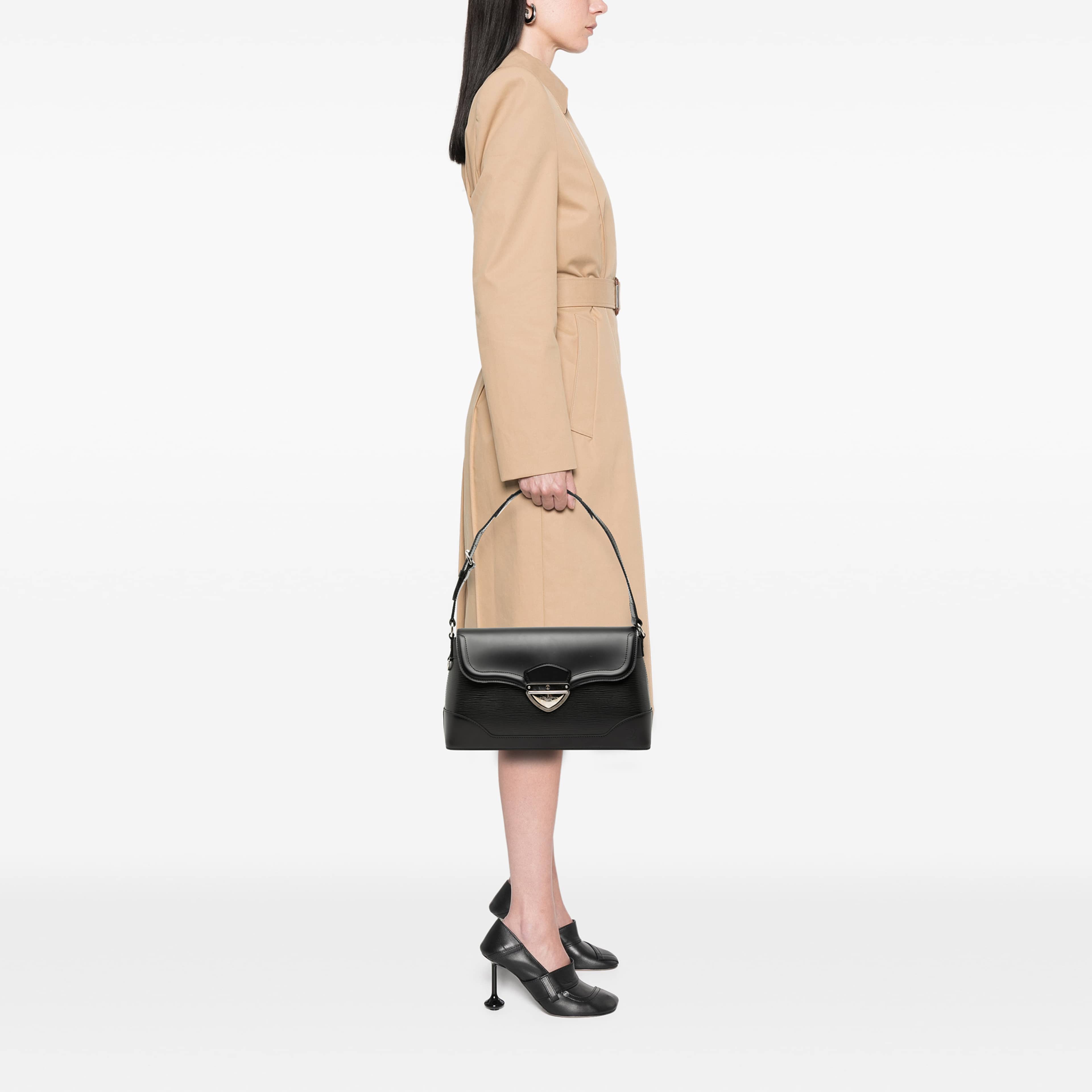 Louis Vuitton Epi Bagatelle Pm, från Luxclusif, i färgen svart. Klicka för att öppna bilden i stort format