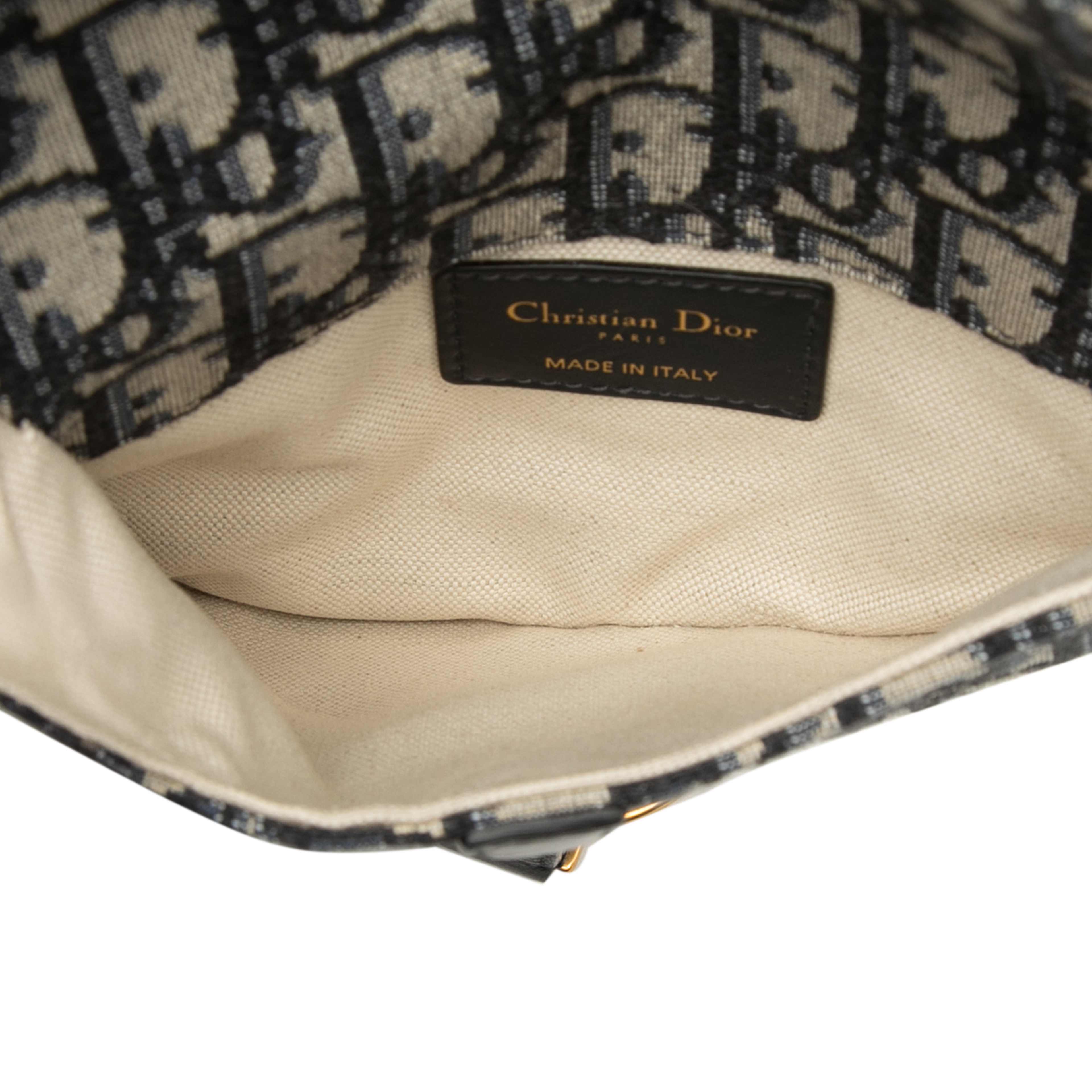 Dior Oblique Canvas Saddle Belt Bag, från Luxclusif, i färgen blue. Klicka för att öppna bilden i stort format