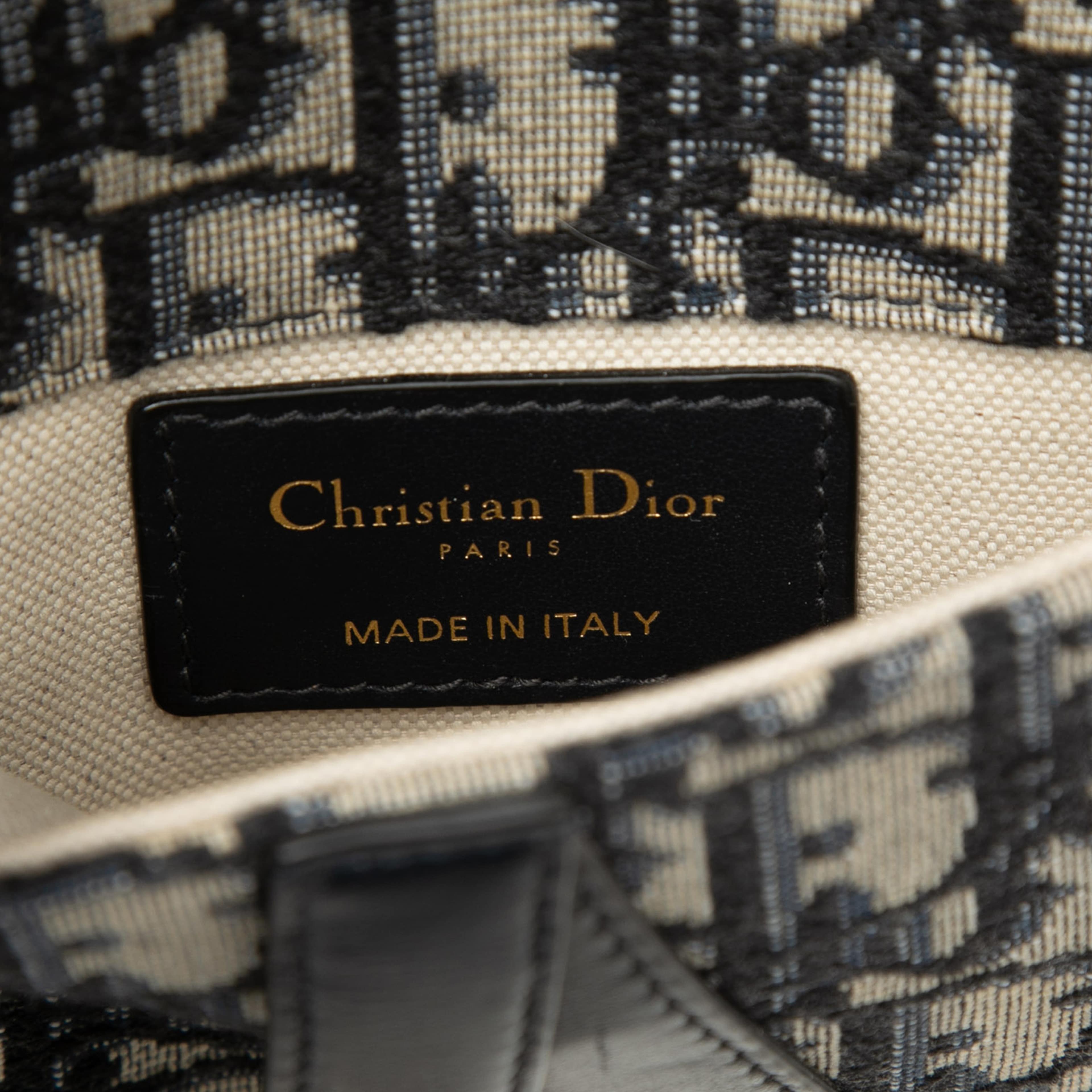 Dior Oblique Canvas Saddle Belt Bag, från Luxclusif, i färgen blue. Klicka för att öppna bilden i stort format