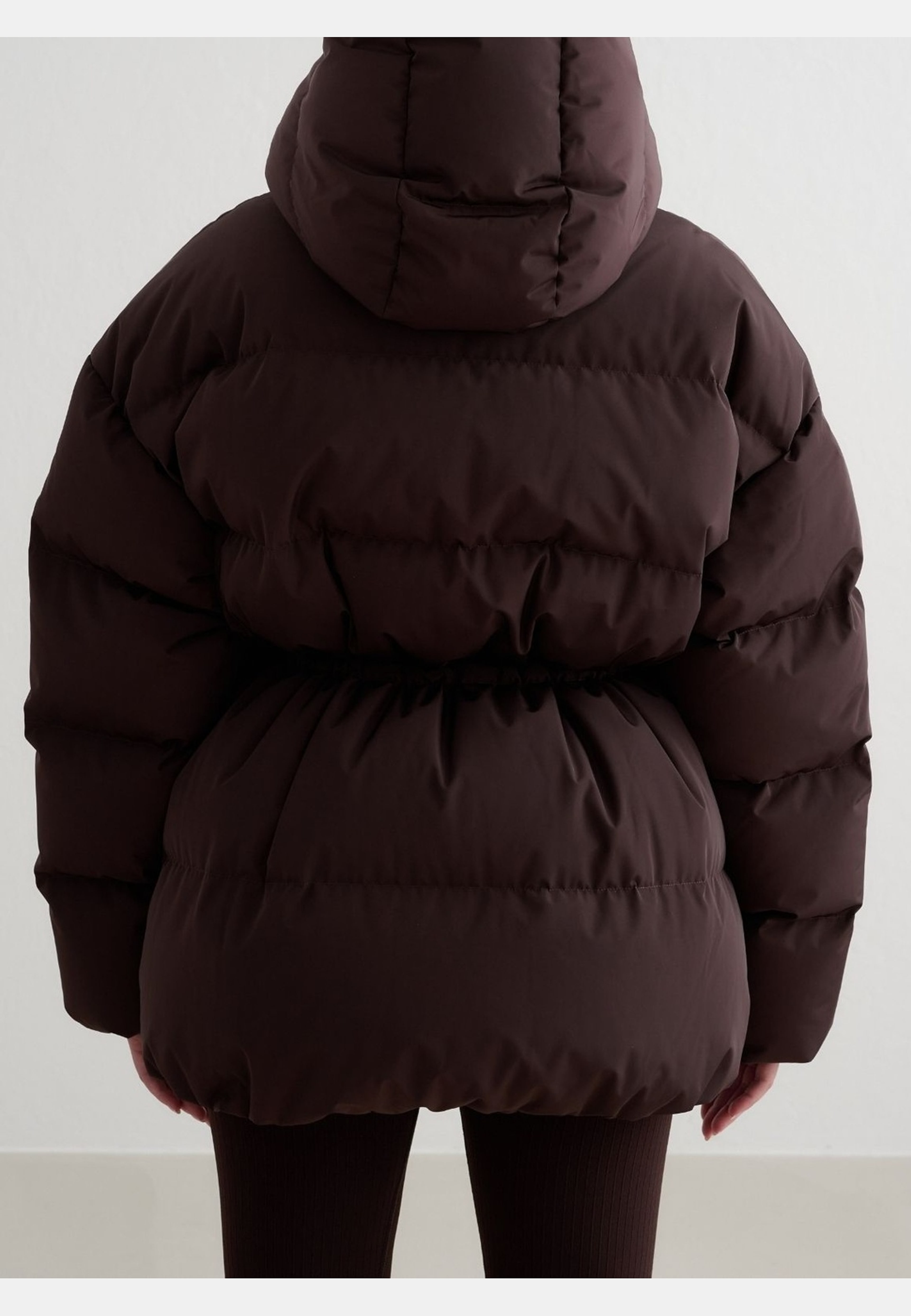 Moment Puffer Jacket, från aim'n, i färgen cacao. Klicka för att öppna bilden i stort format