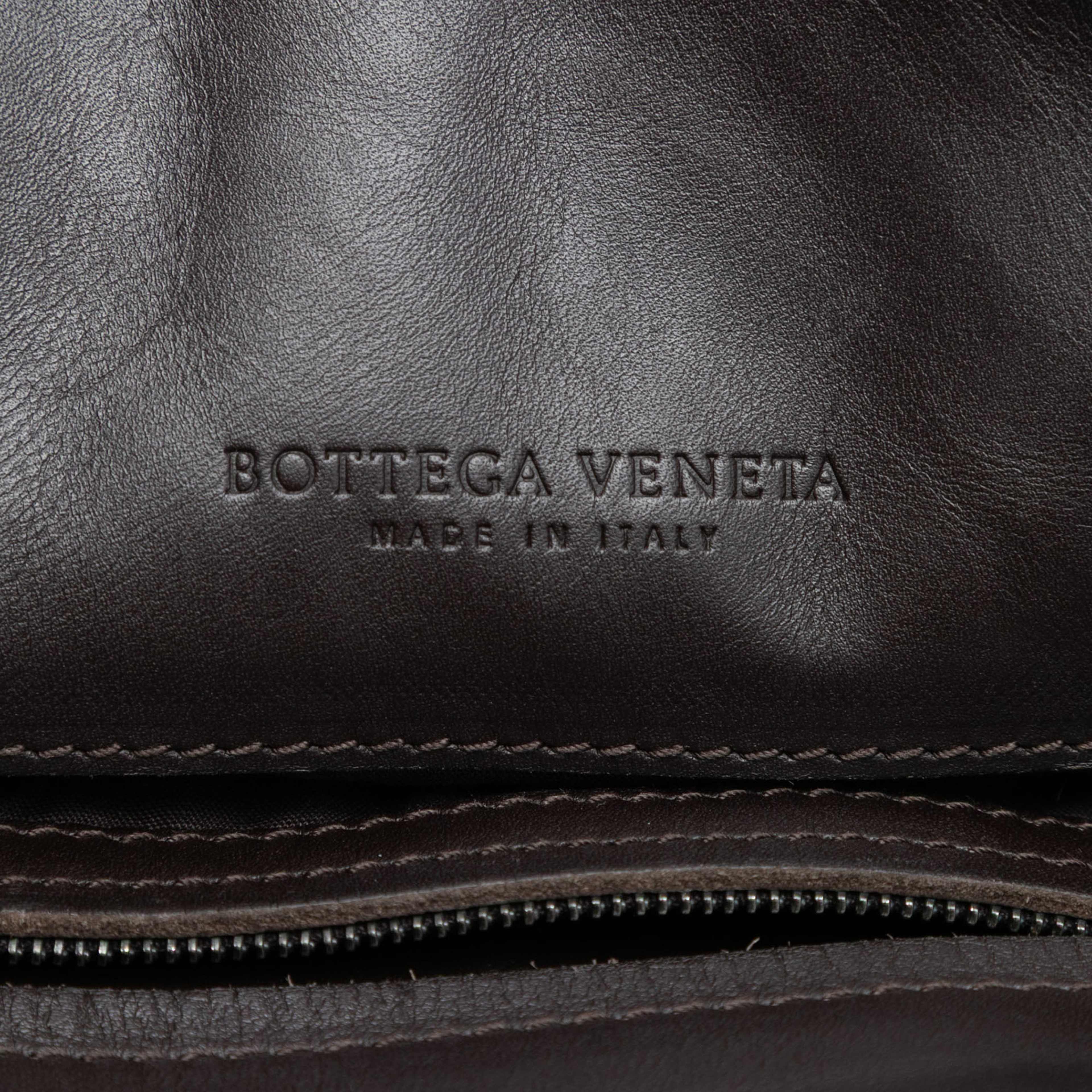 Bottega Veneta Nappa Intrecciato Vn Crossbody, från Luxclusif, i färgen dark brown. Klicka för att öppna bilden i stort format