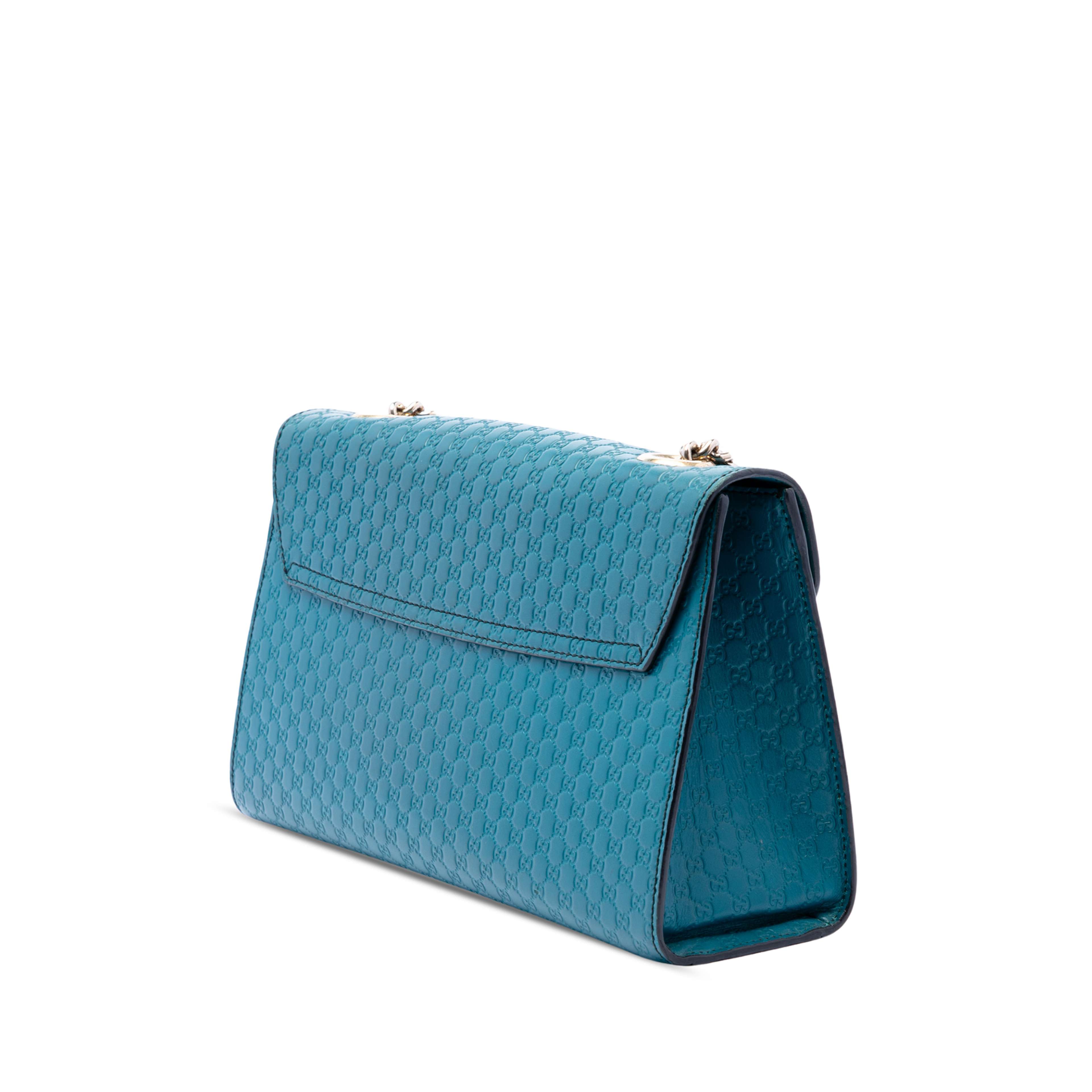 Gucci Medium Microguccissima Emily Shoulder Bag, från Luxclusif, i färgen blå. Klicka för att öppna bilden i stort format
