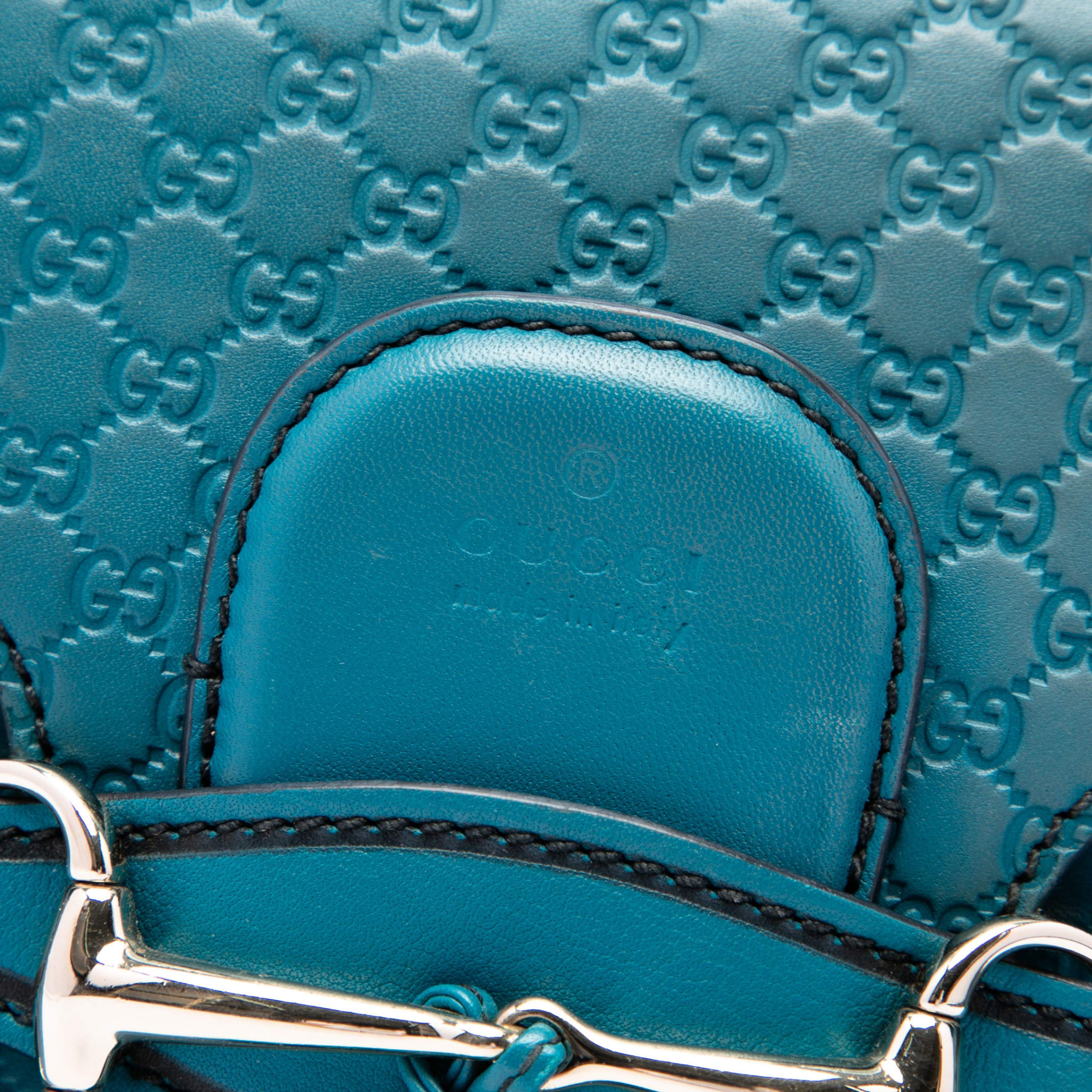 Gucci Medium Microguccissima Emily Shoulder Bag, från Luxclusif, i färgen blå. Klicka för att öppna bilden i stort format