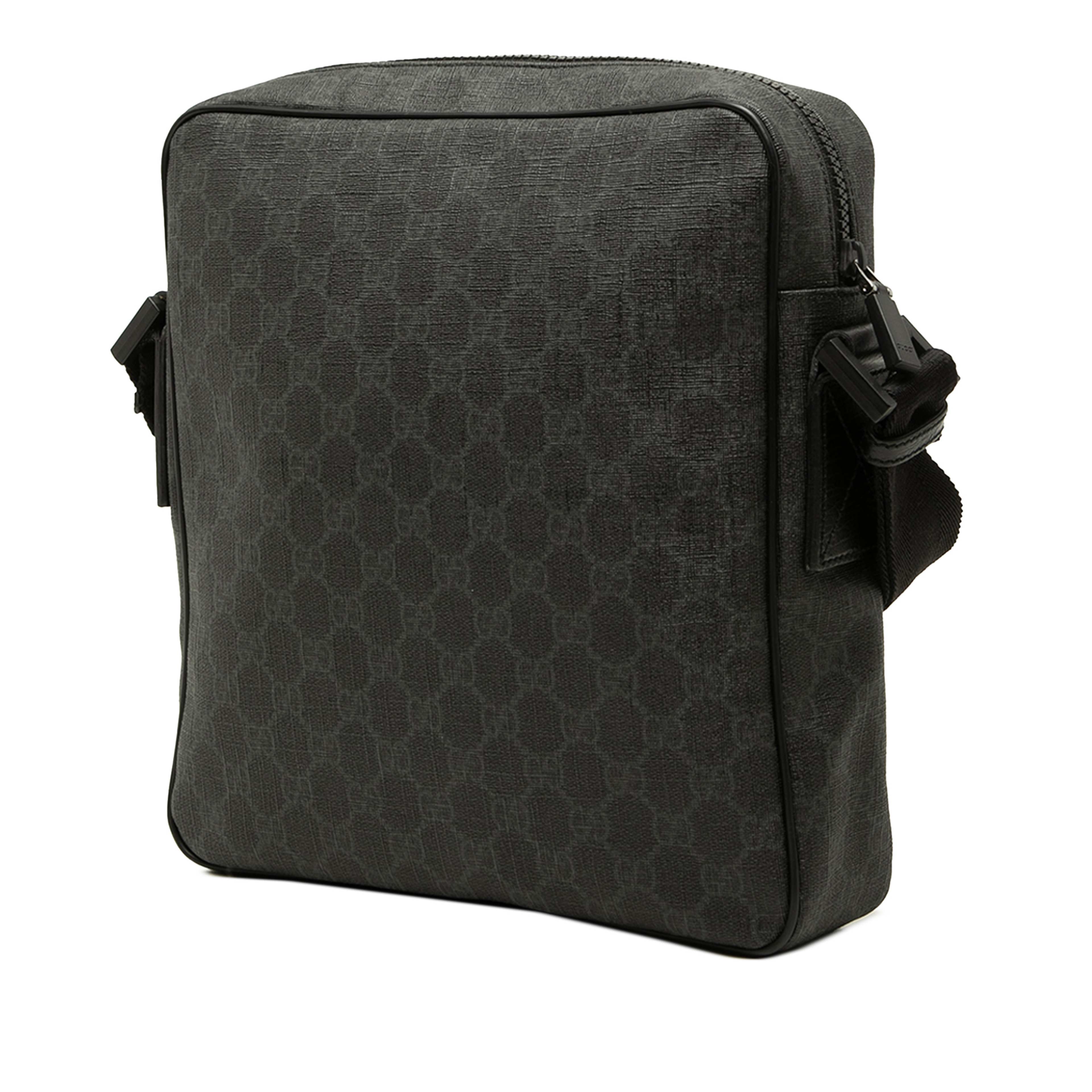 Gucci Gg Supreme Crossbody, från Luxclusif, i färgen svart. Klicka för att öppna bilden i stort format