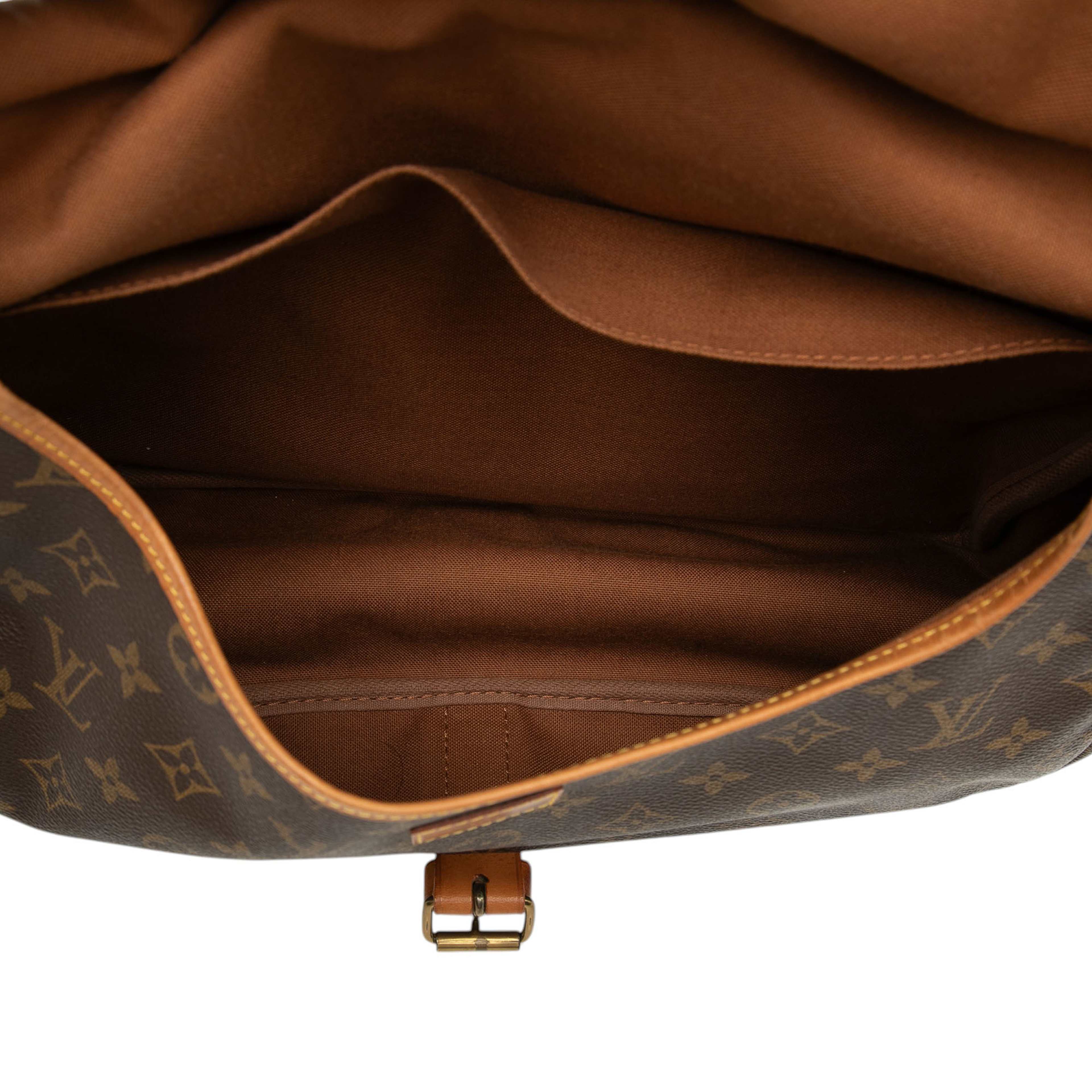 Louis Vuitton Monogram Saumur 35, från Luxclusif, i färgen brown. Klicka för att öppna bilden i stort format