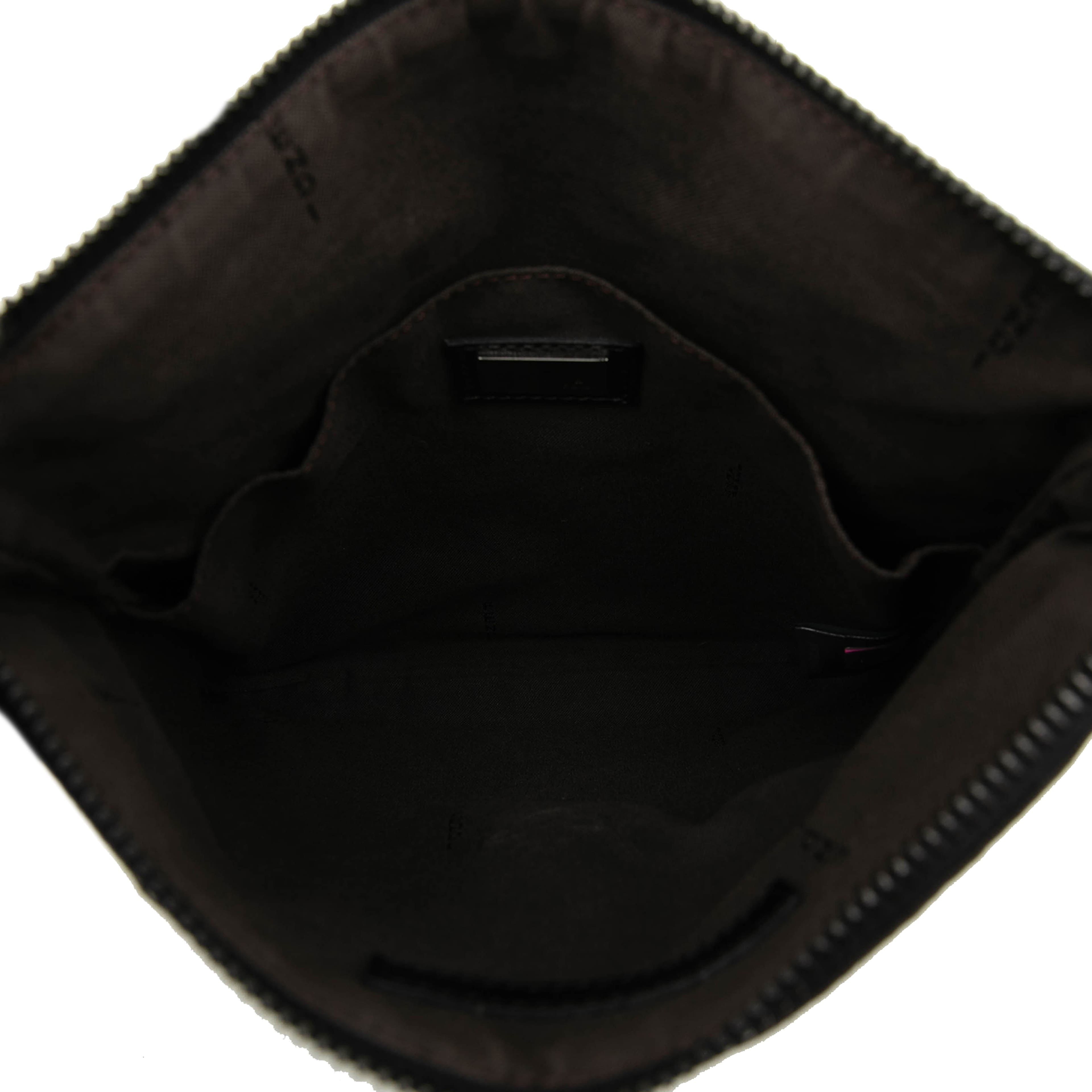 Fendi Zucchino Canvas Crossbody, från Luxclusif, i färgen black. Klicka för att öppna bilden i stort format