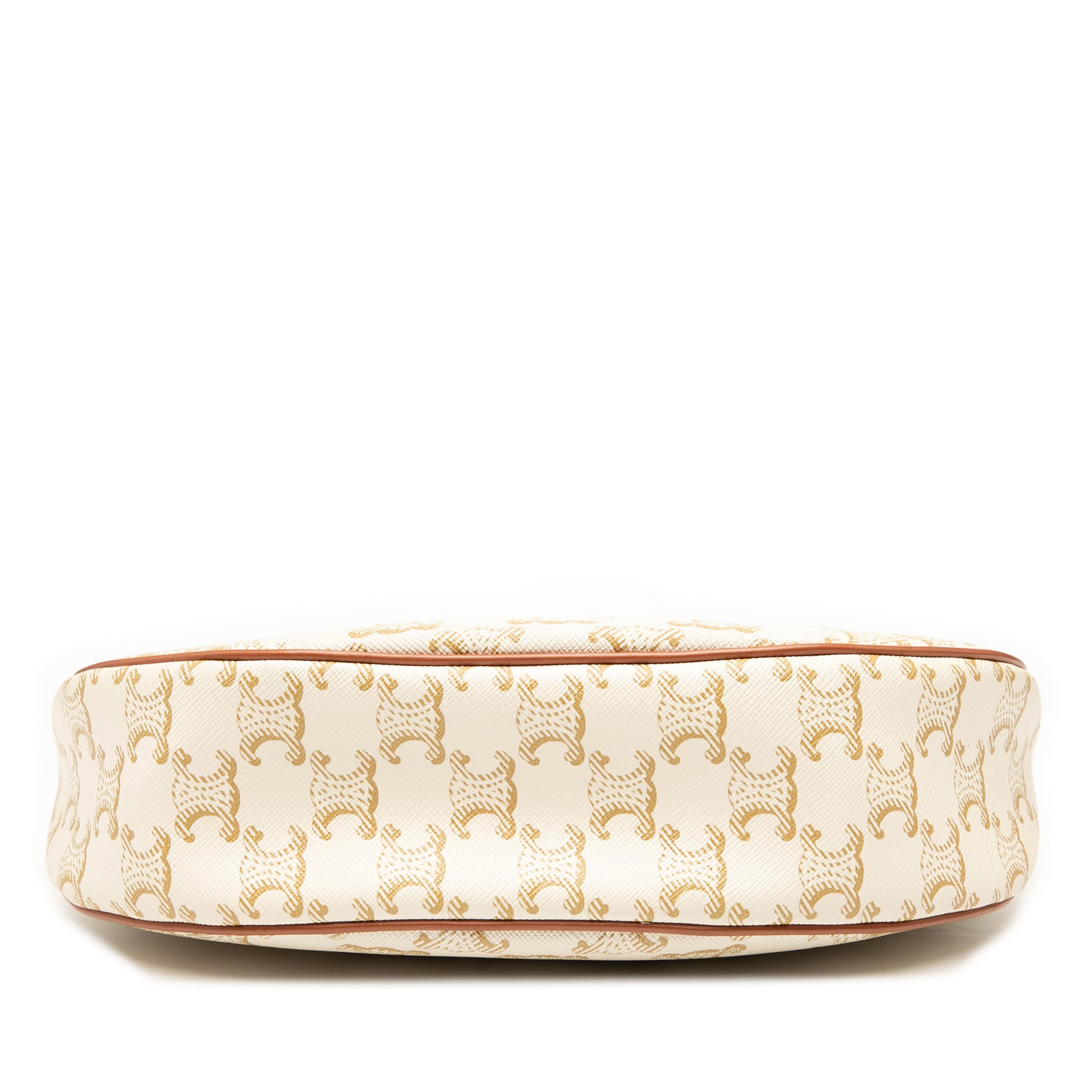 Celine Triomphe Coated Canvas Ava Shoulder Bag, från Luxclusif, i färgen light beige. Klicka för att öppna bilden i stort format