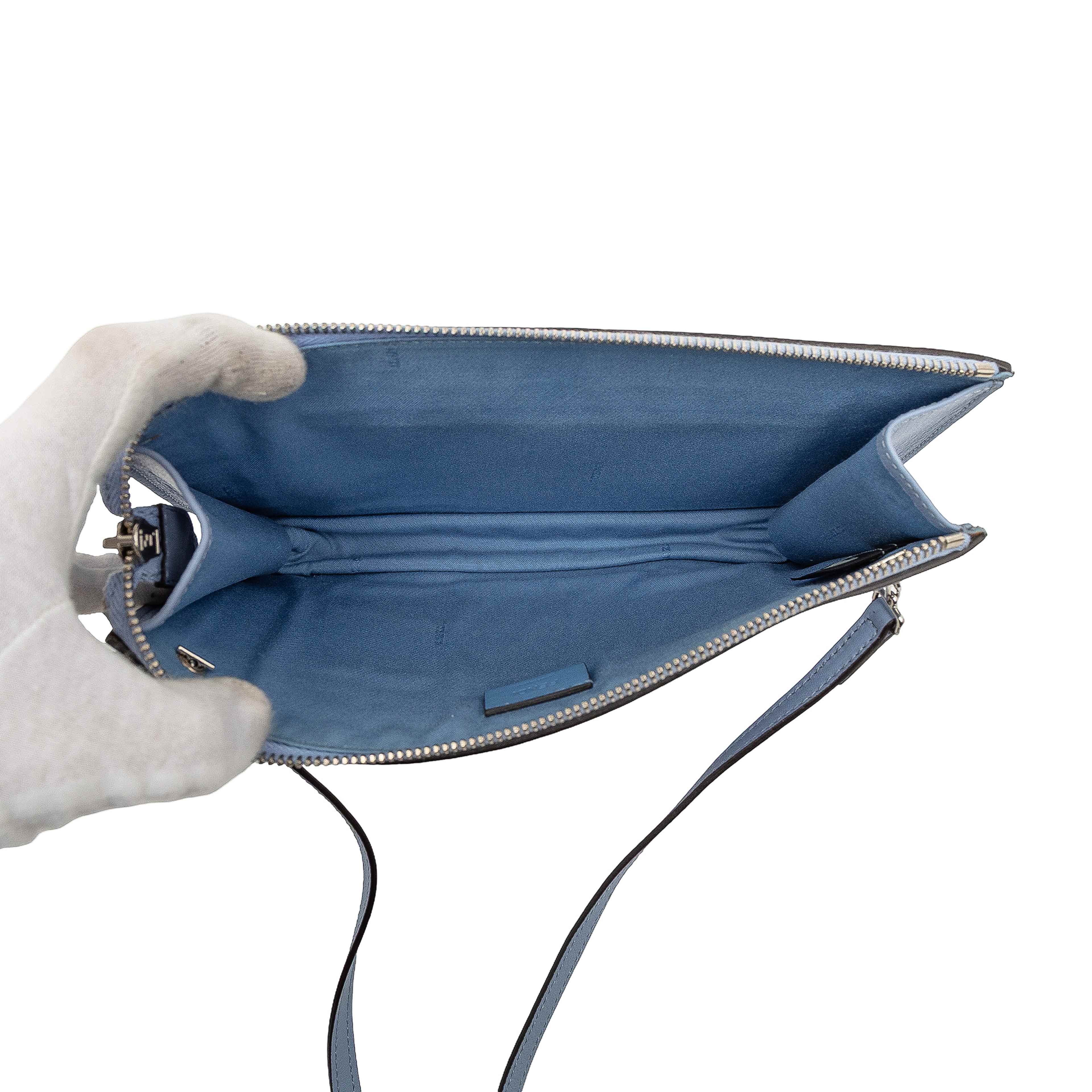 Fendi Mini 2jours Studded Leather Vitello Dolce Crossbody, från Luxclusif, i färgen light blue. Klicka för att öppna bilden i stort format