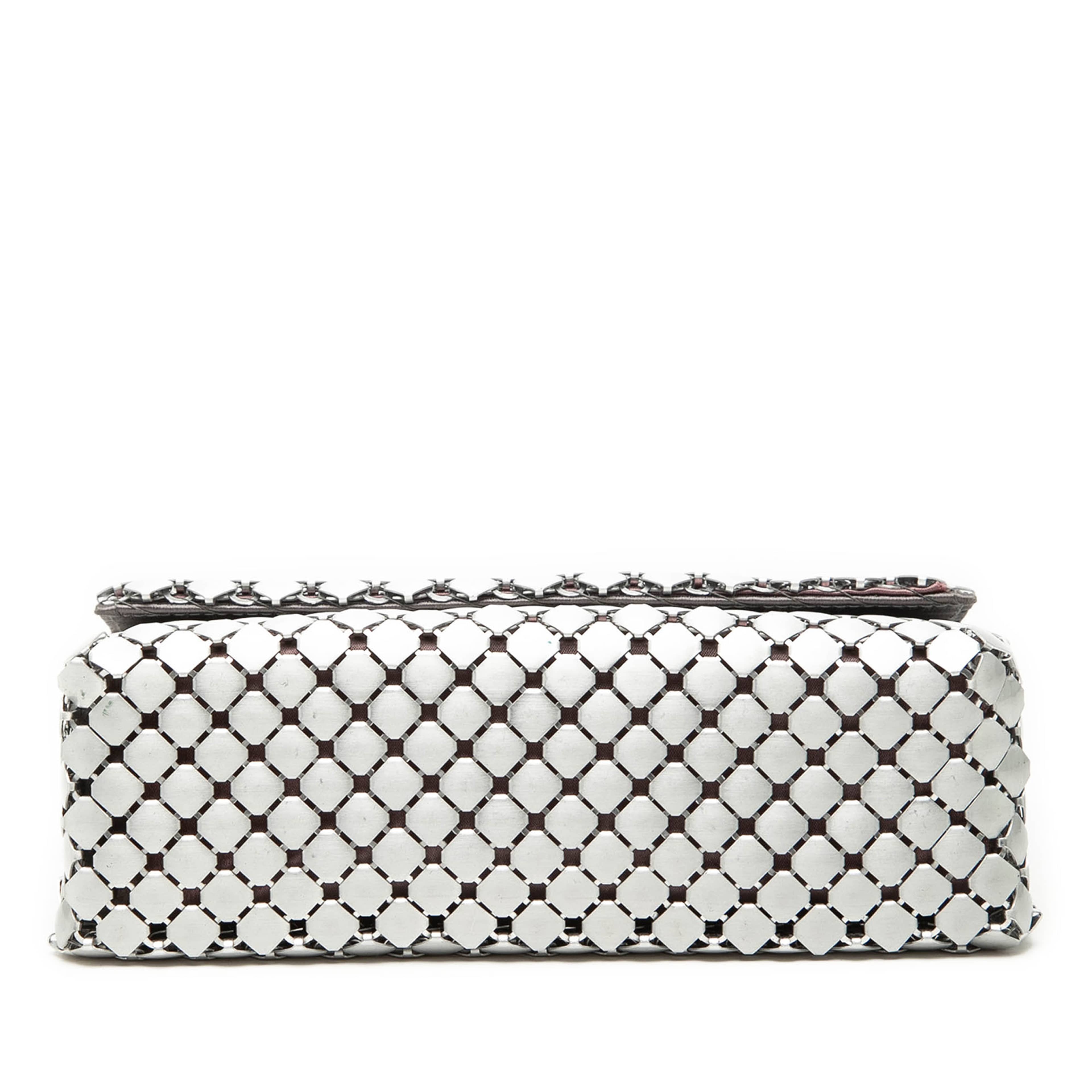 Bottega Veneta Mini Metal Intrecciato Handbag, från Luxclusif, i färgen silver. Klicka för att öppna bilden i stort format