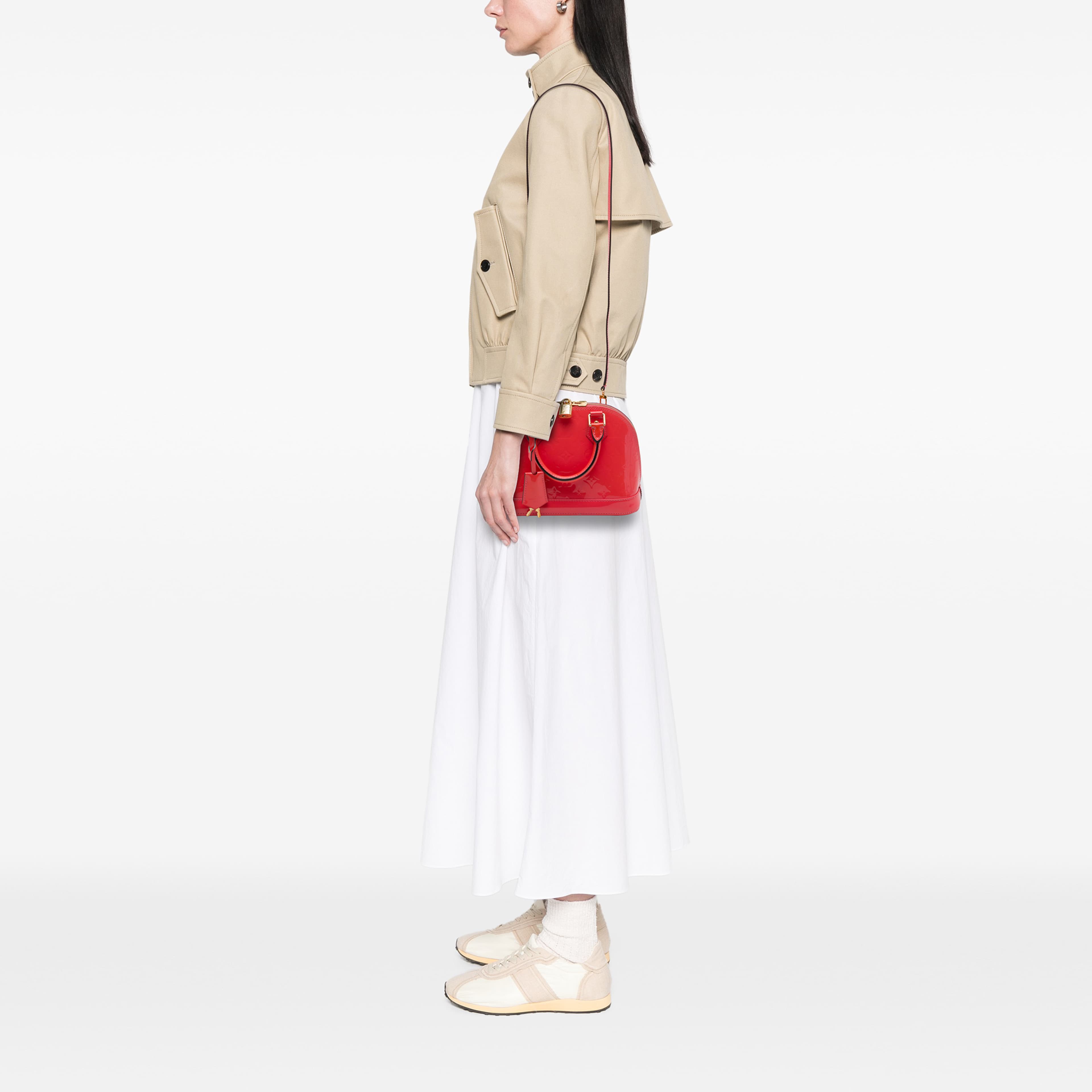 Louis Vuitton Monogram Vernis Alma Bb, från Luxclusif, i färgen rosa. Klicka för att öppna bilden i stort format