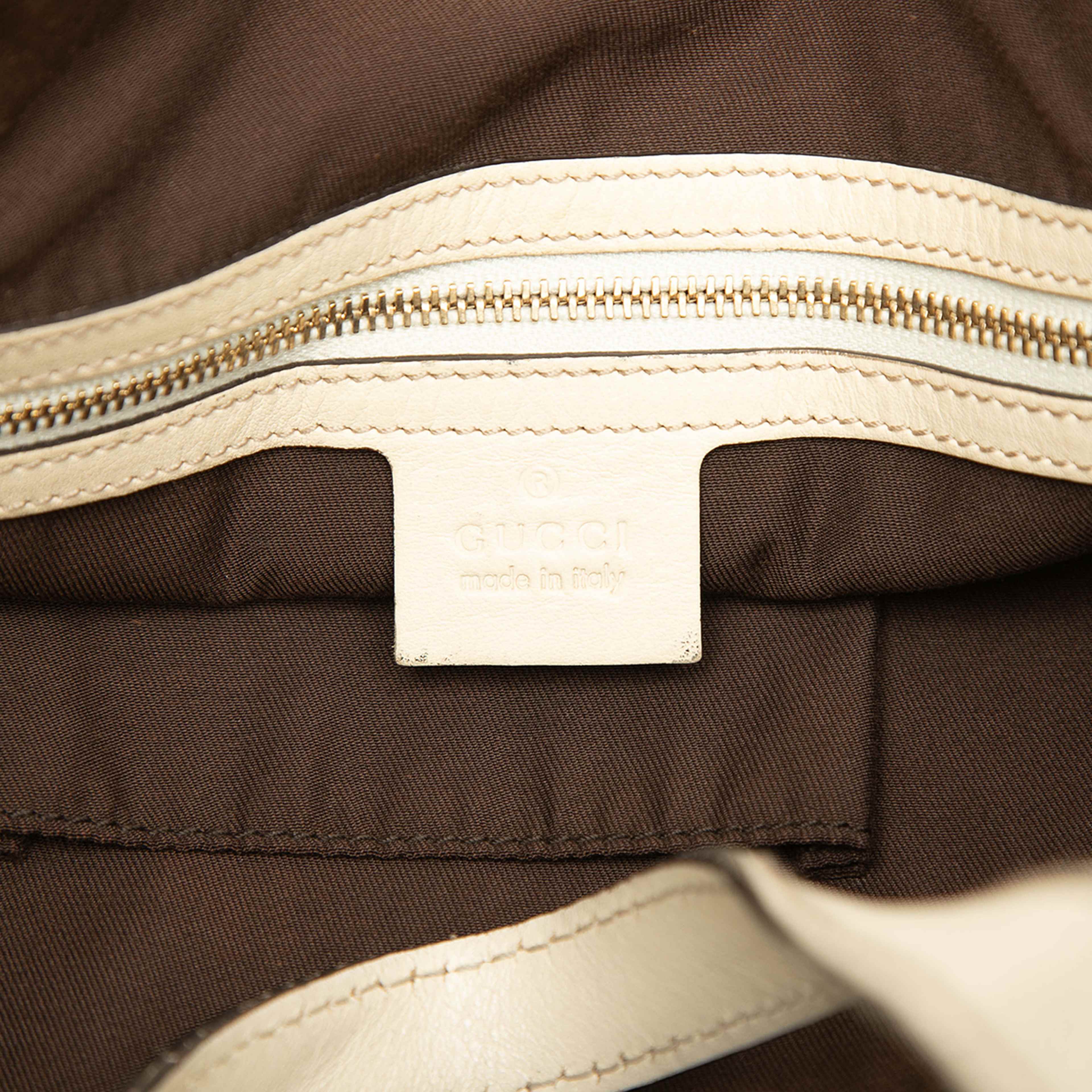 Gucci Large Gg Canvas Royal Tote, från Luxclusif, i färgen vit. Klicka för att öppna bilden i stort format