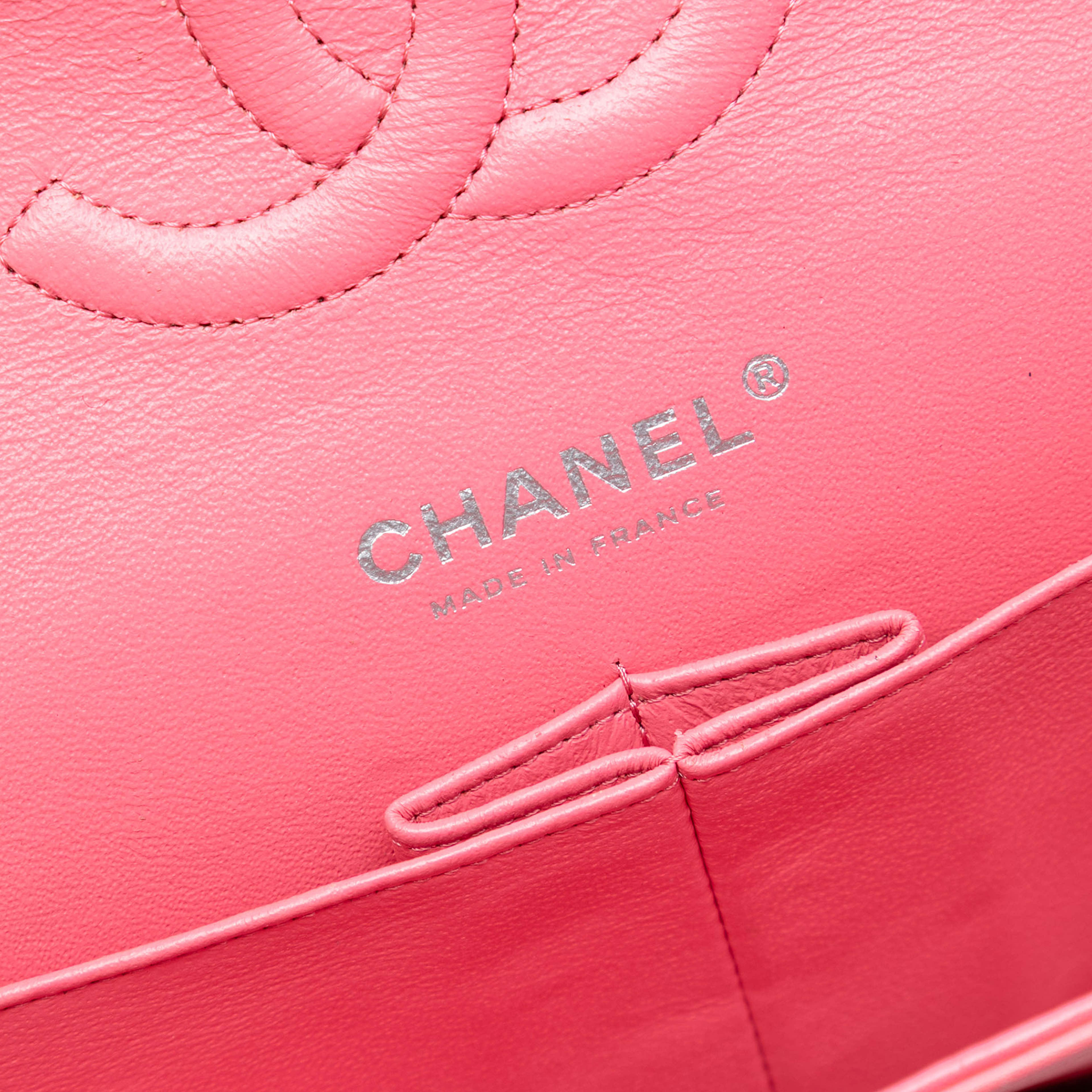 Chanel Medium Classic Patent Double Flap, från Luxclusif, i färgen blush. Klicka för att öppna bilden i stort format