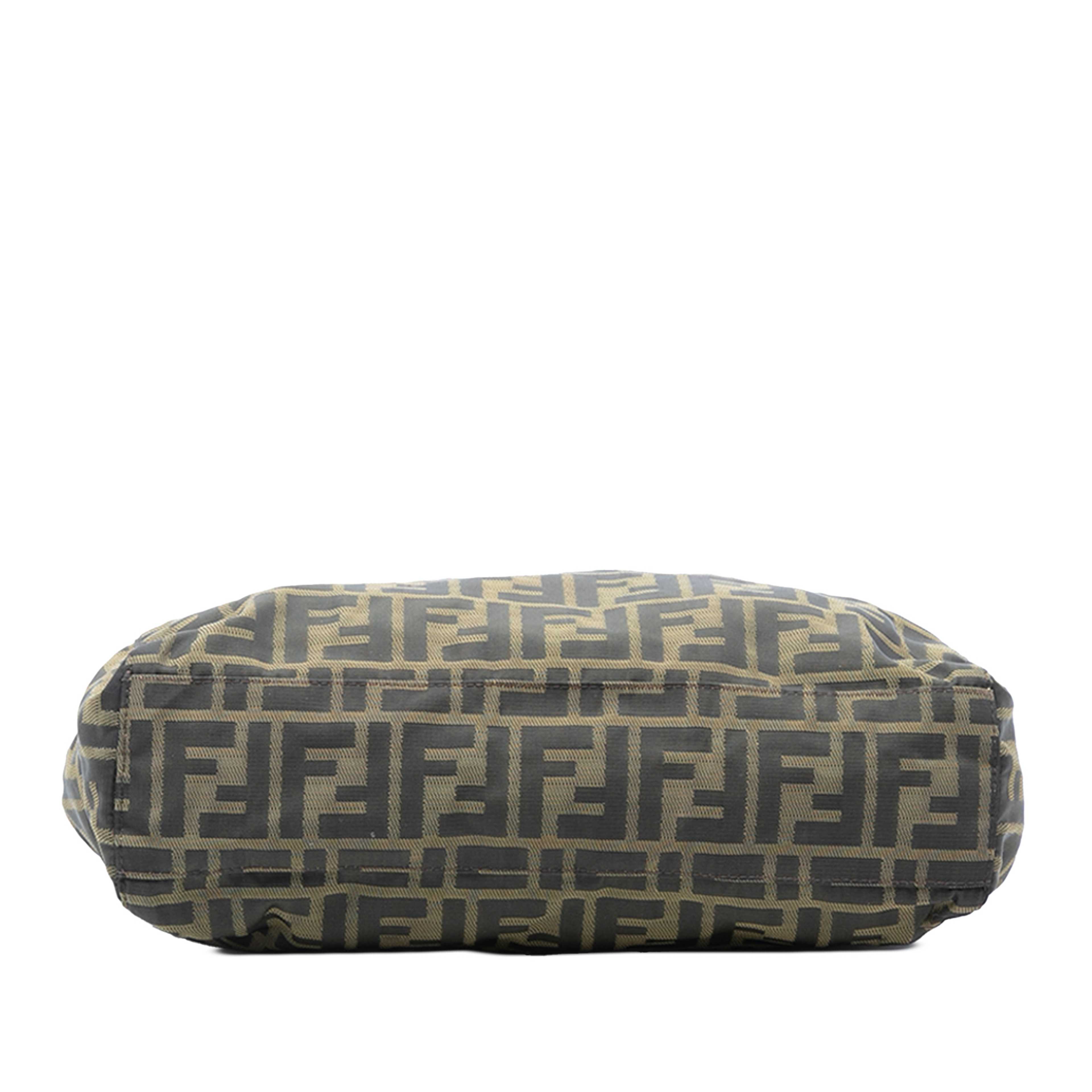 Fendi Zucca Canvas Tote, från Luxclusif, i färgen brun. Klicka för att öppna bilden i stort format