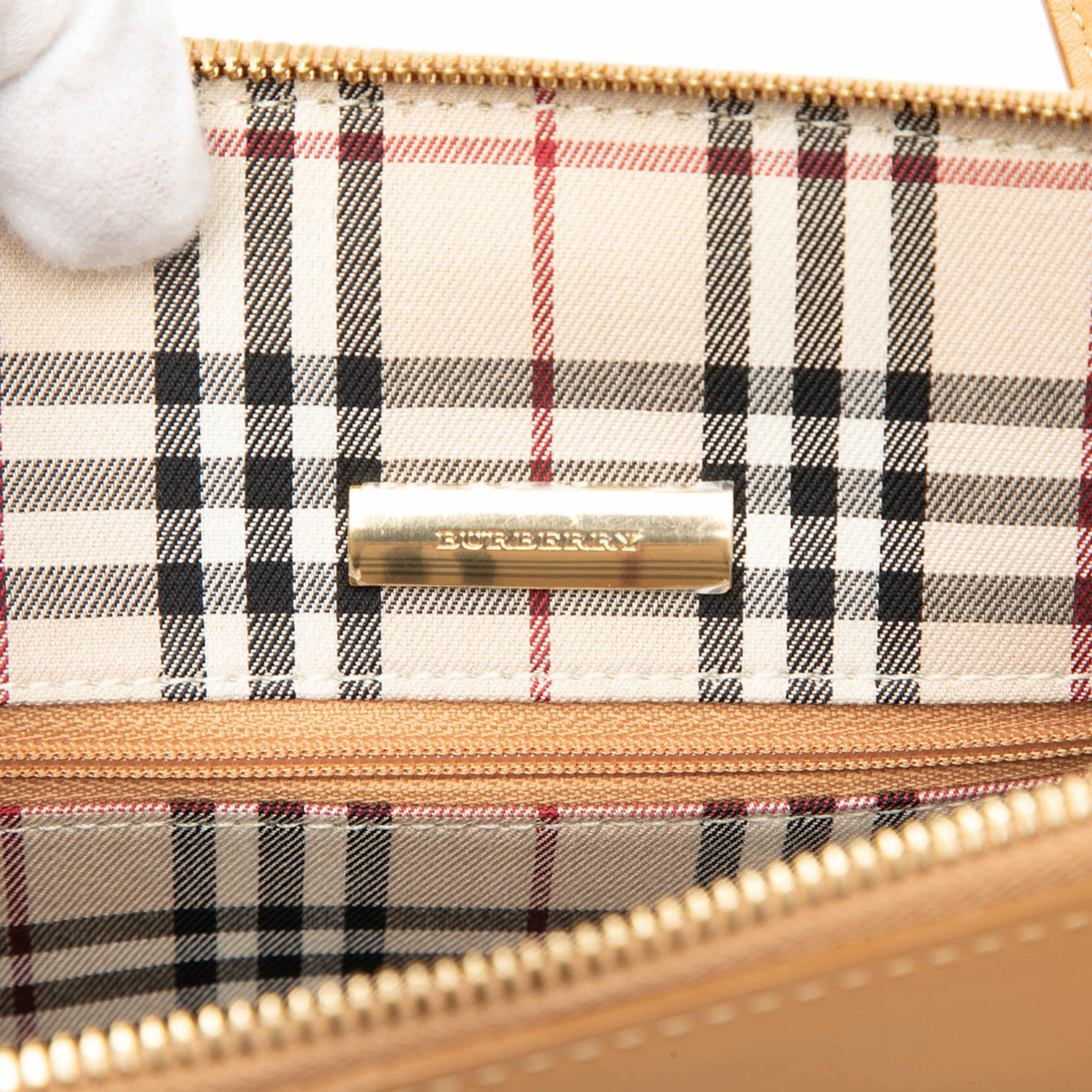Burberry Leather Handbag, från Luxclusif, i färgen brun. Klicka för att öppna bilden i stort format