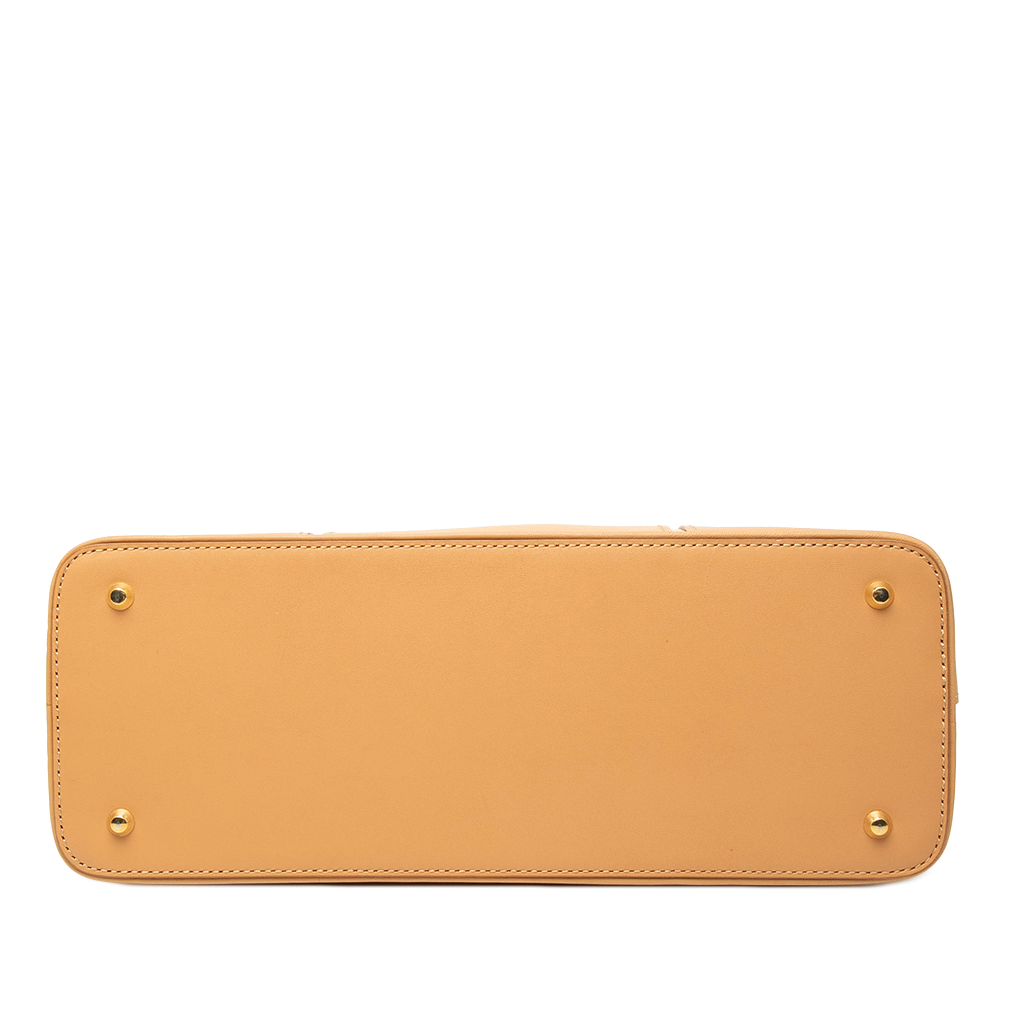 Burberry Leather Handbag, från Luxclusif, i färgen brun. Klicka för att öppna bilden i stort format