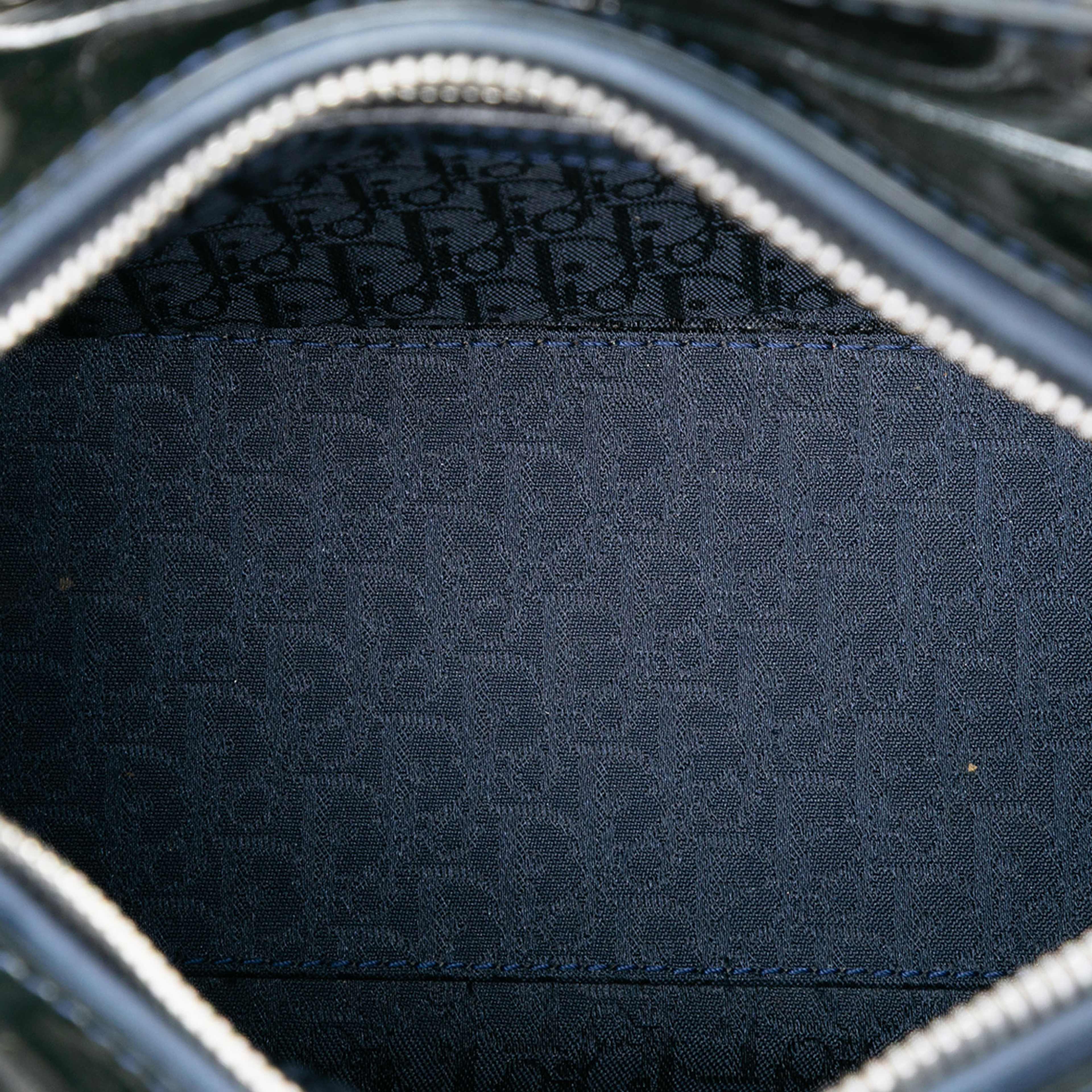 Dior Medium Patent Cannage Lady Dior, från Luxclusif, i färgen navy. Klicka för att öppna bilden i stort format