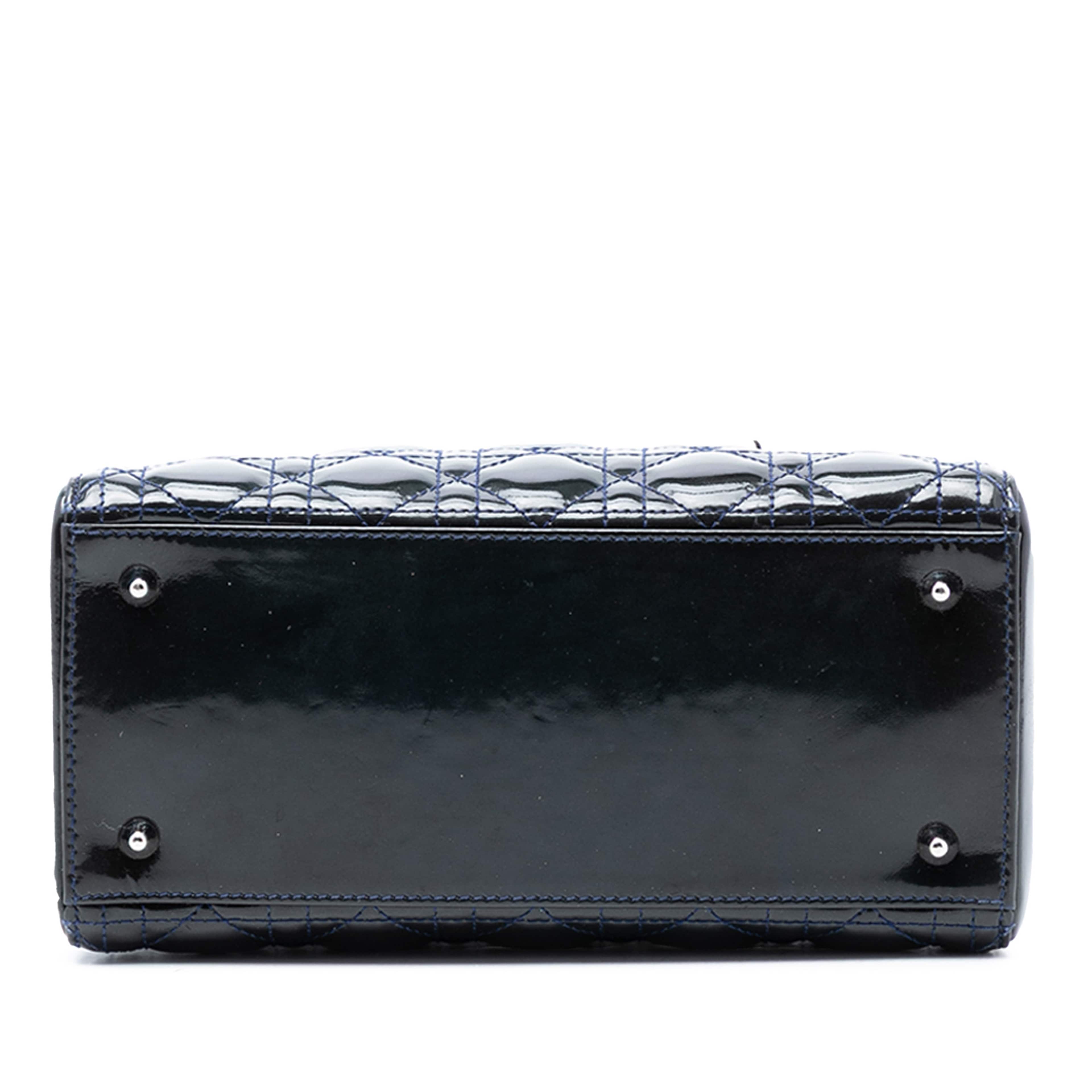 Dior Medium Patent Cannage Lady Dior, från Luxclusif, i färgen navy. Klicka för att öppna bilden i stort format