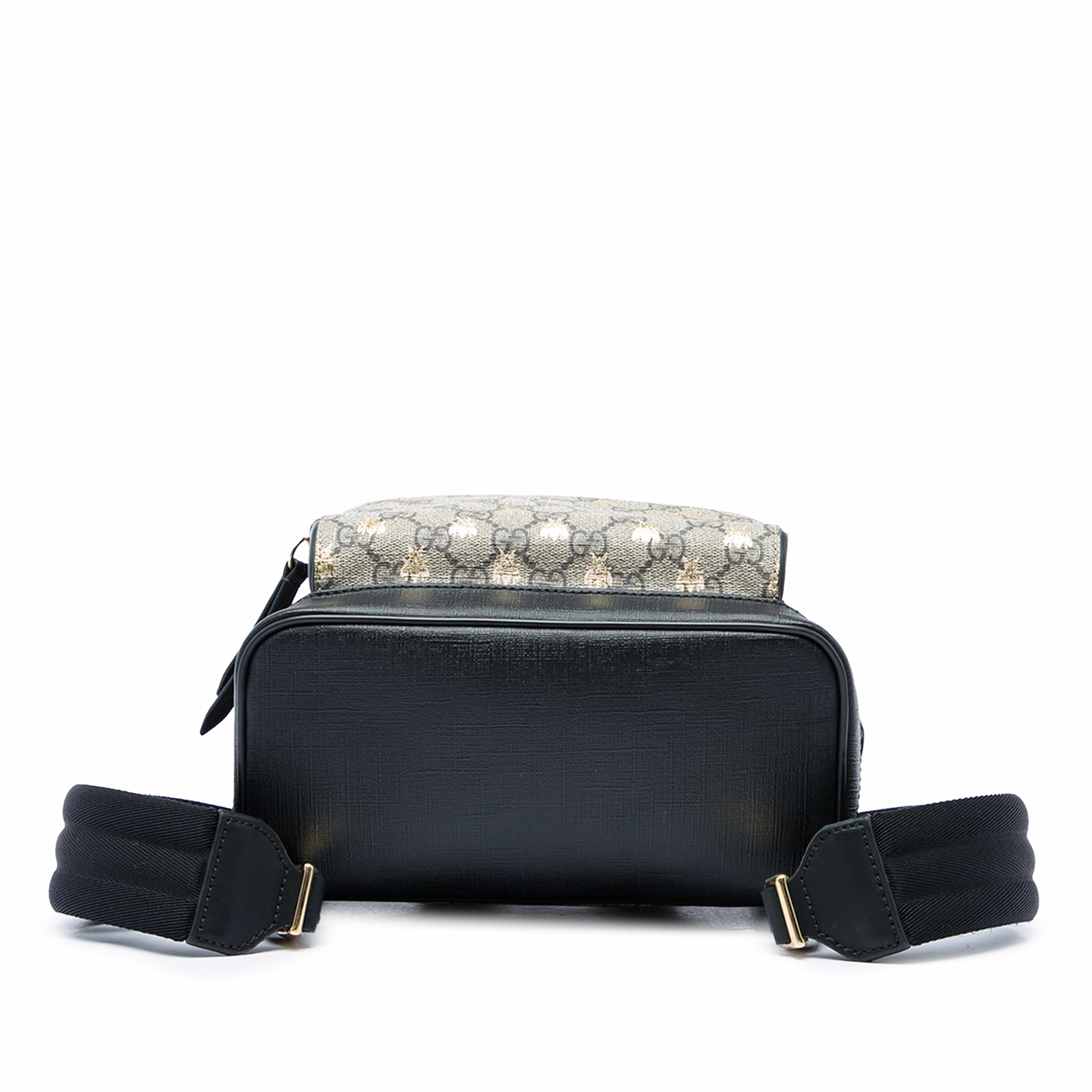 Gucci Small Gg Supreme Bee Backpack, från Luxclusif, i färgen beige. Klicka för att öppna bilden i stort format