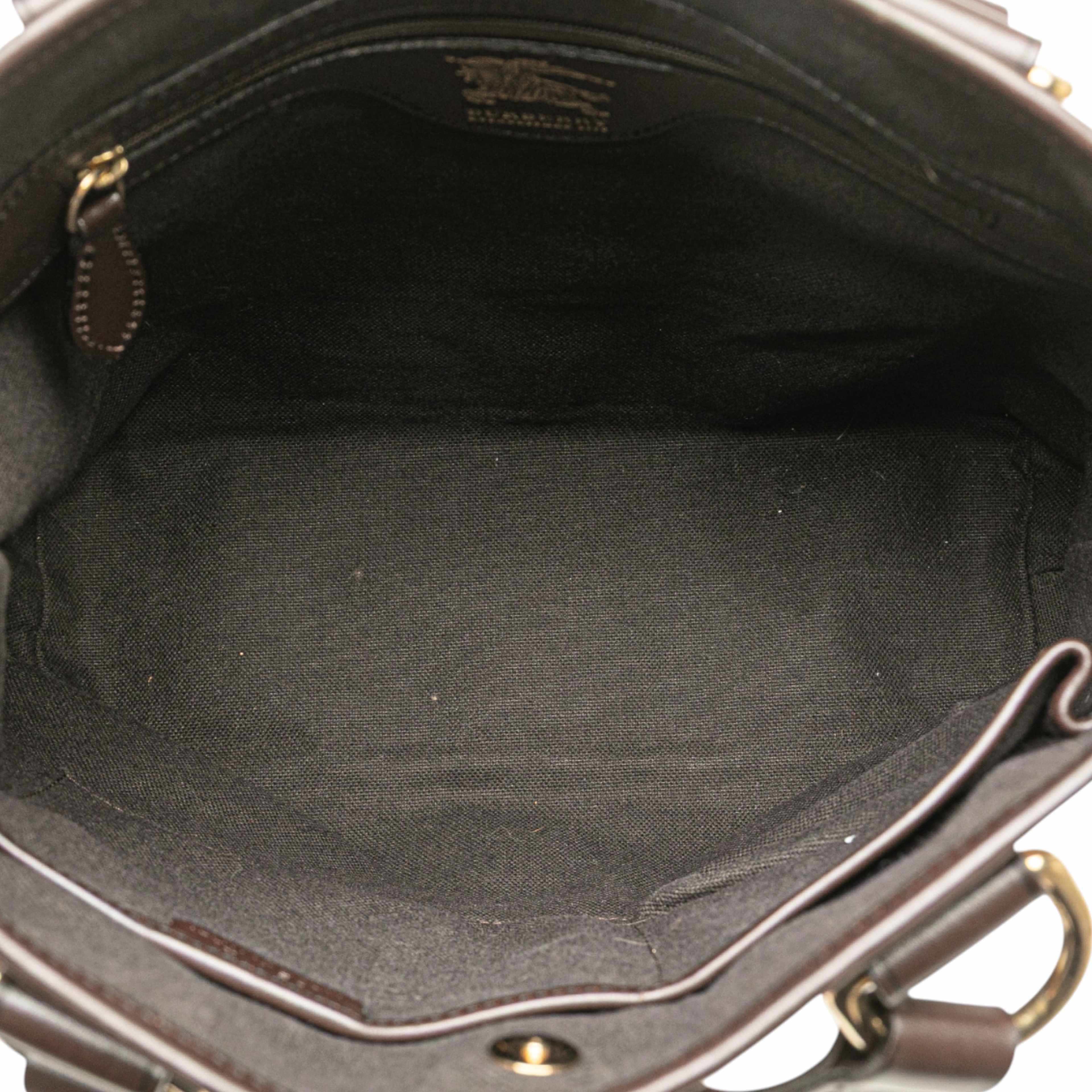 Burberry Haymarket Check Coated Canvas Tote, från Luxclusif, i färgen beige. Klicka för att öppna bilden i stort format