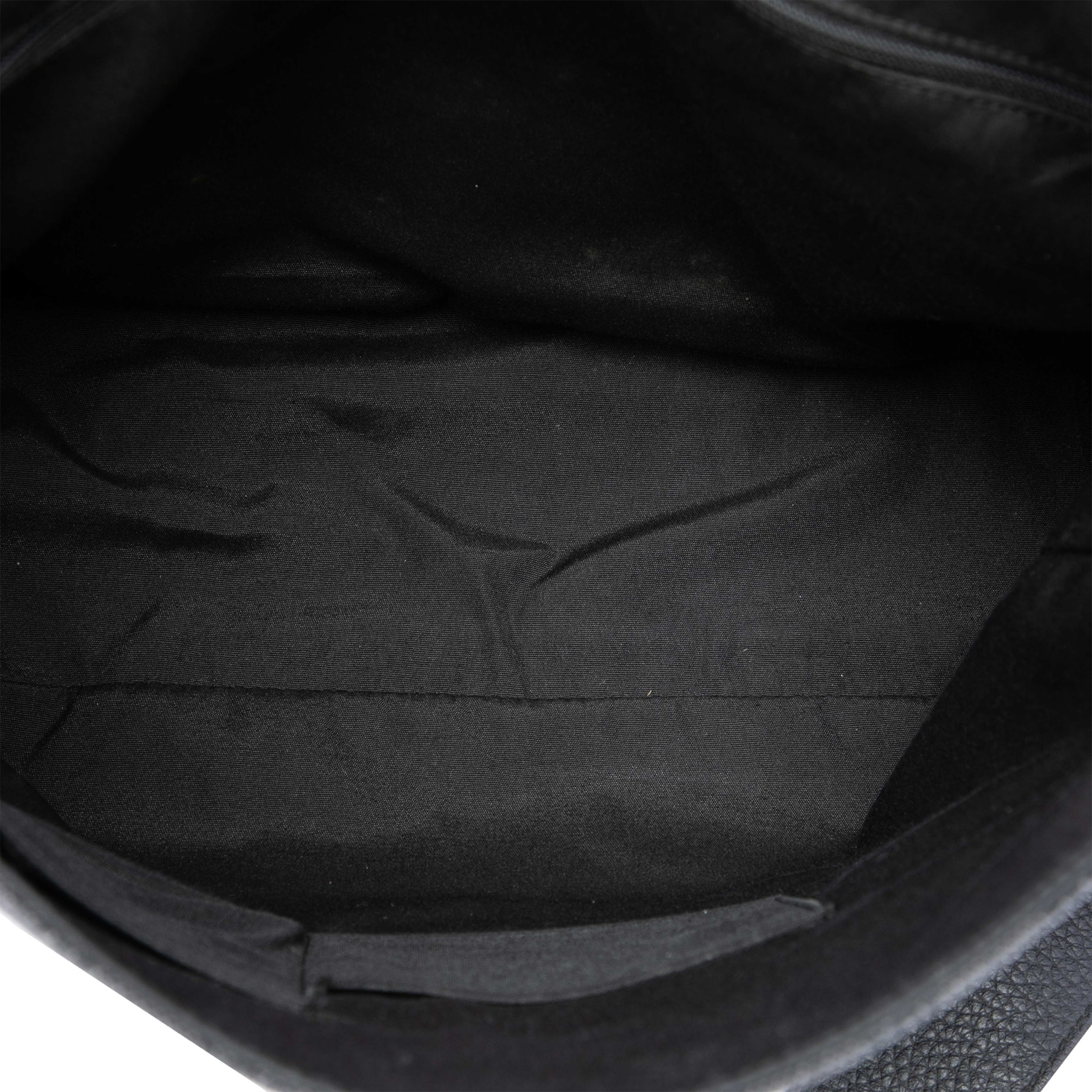 Gucci Gg Denim Messenger Bag, från Luxclusif, i färgen svart. Klicka för att öppna bilden i stort format