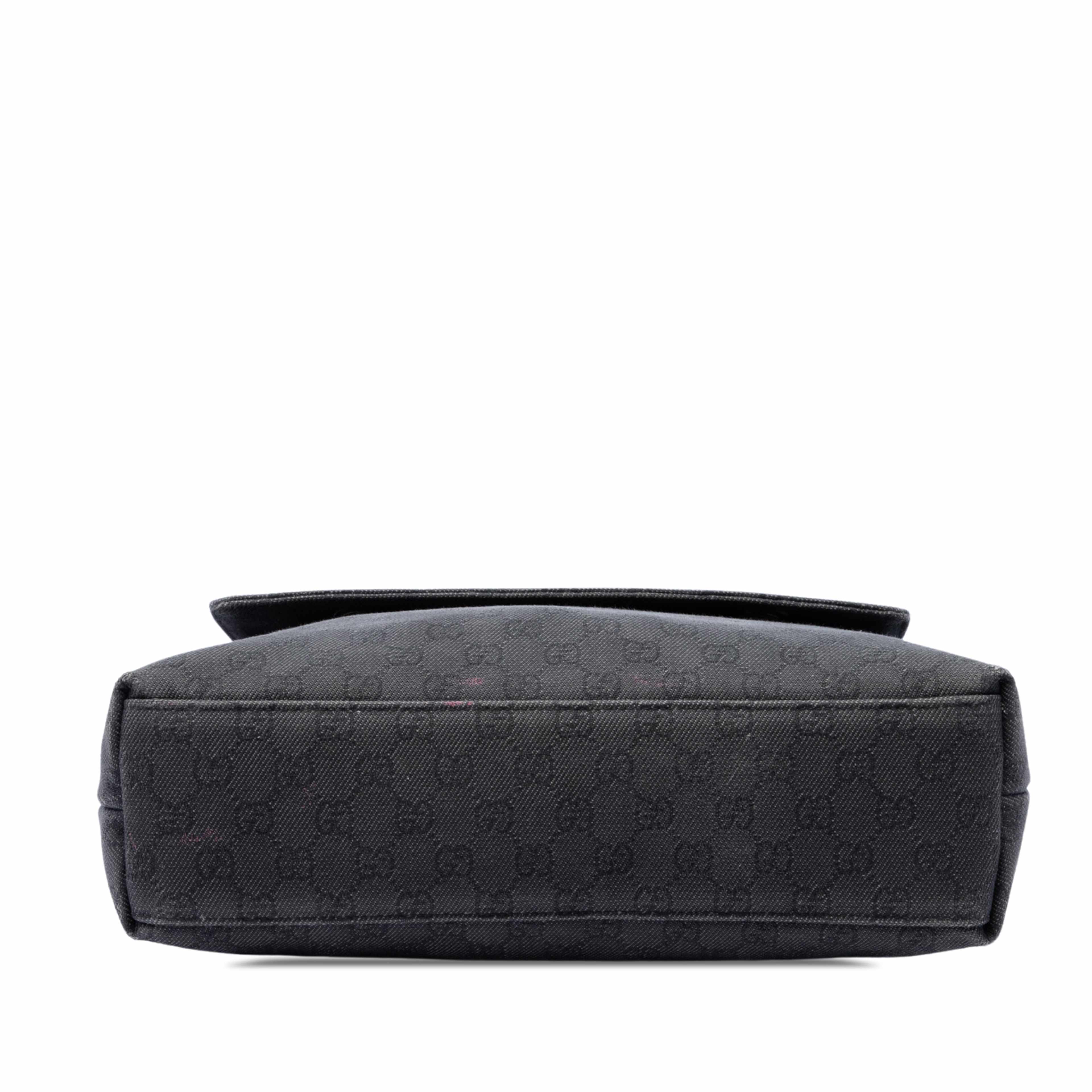Gucci Gg Denim Messenger Bag, från Luxclusif, i färgen svart. Klicka för att öppna bilden i stort format