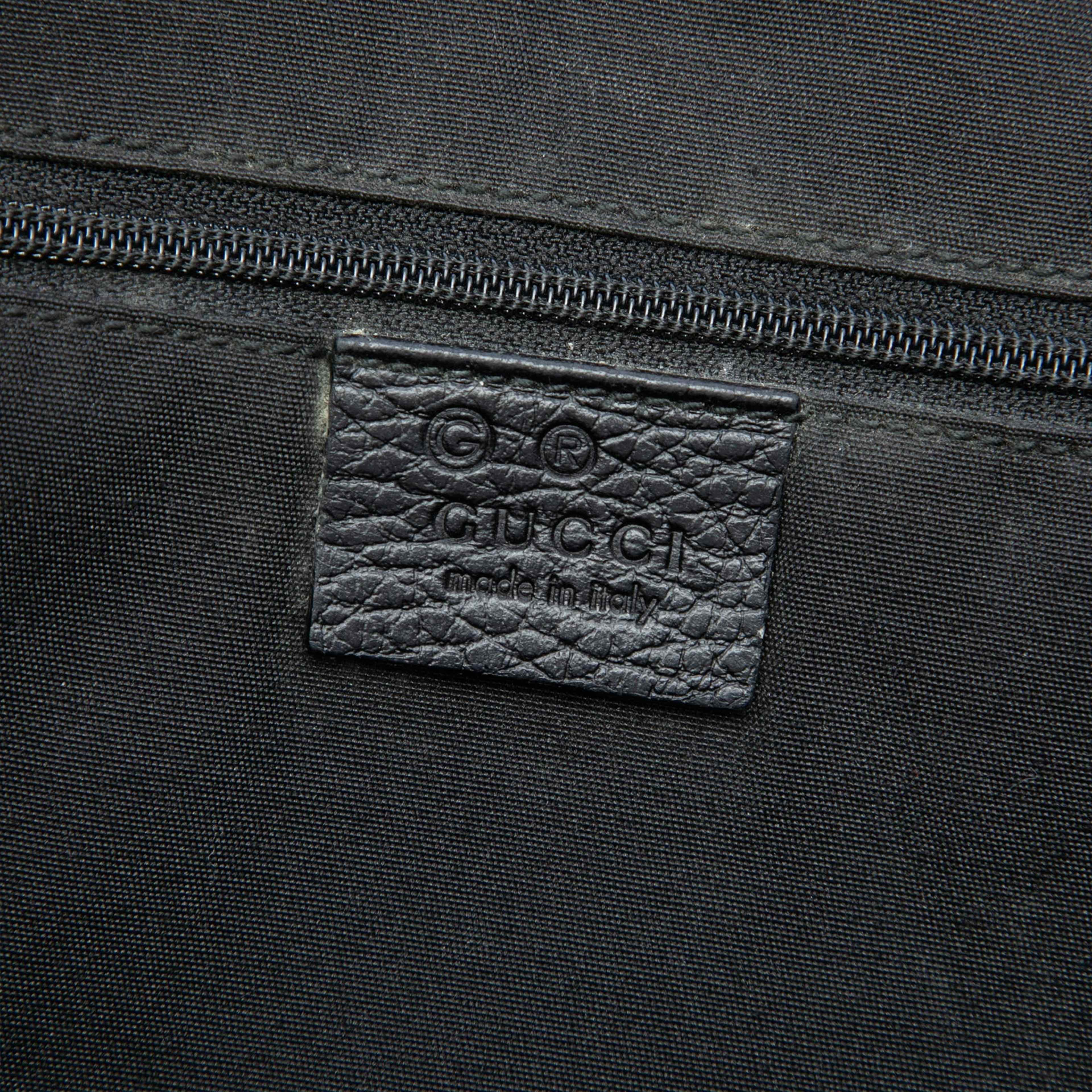 Gucci Gg Denim Messenger Bag, från Luxclusif, i färgen svart. Klicka för att öppna bilden i stort format