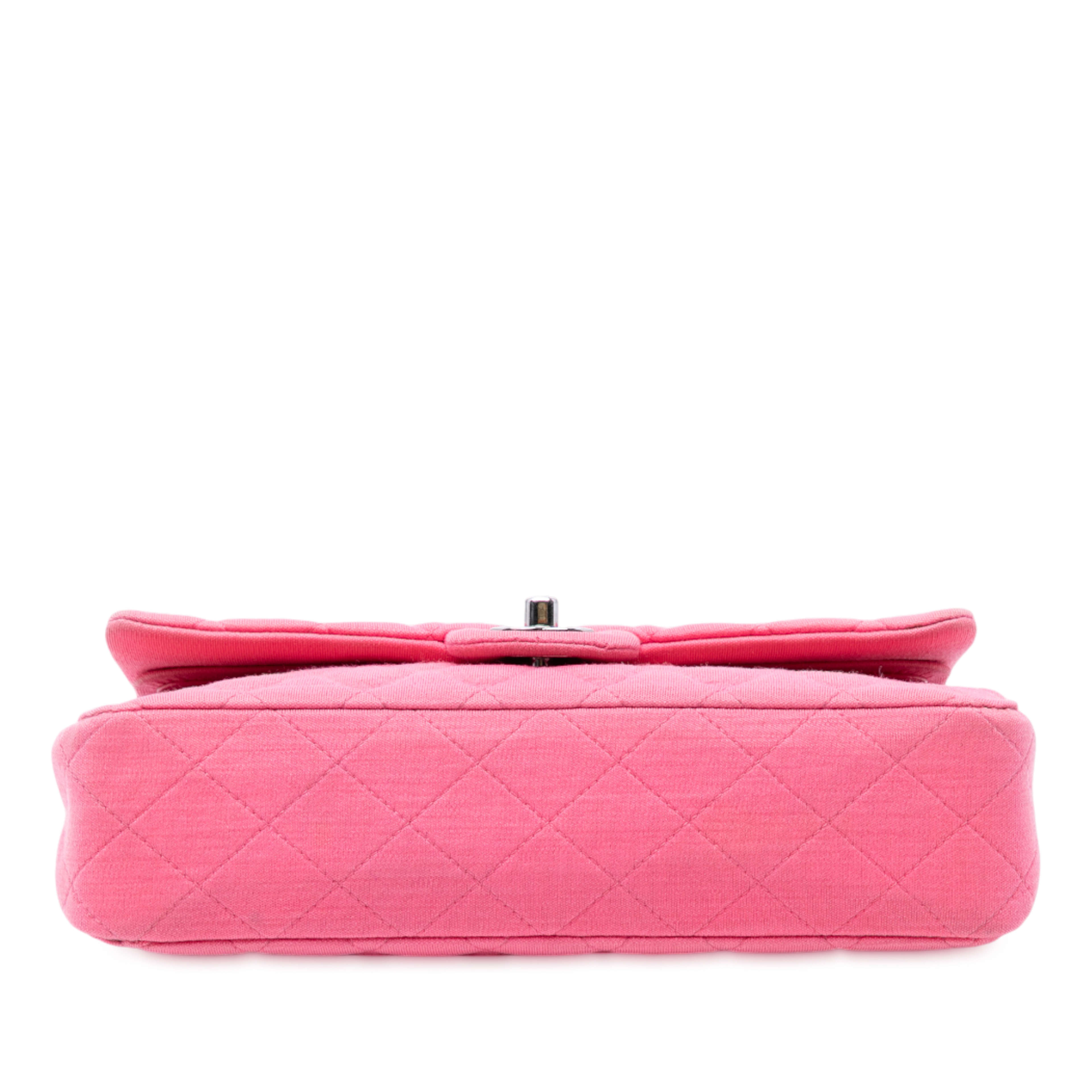 Chanel Medium Classic Jersey Double Flap, från Luxclusif, i färgen pink. Klicka för att öppna bilden i stort format