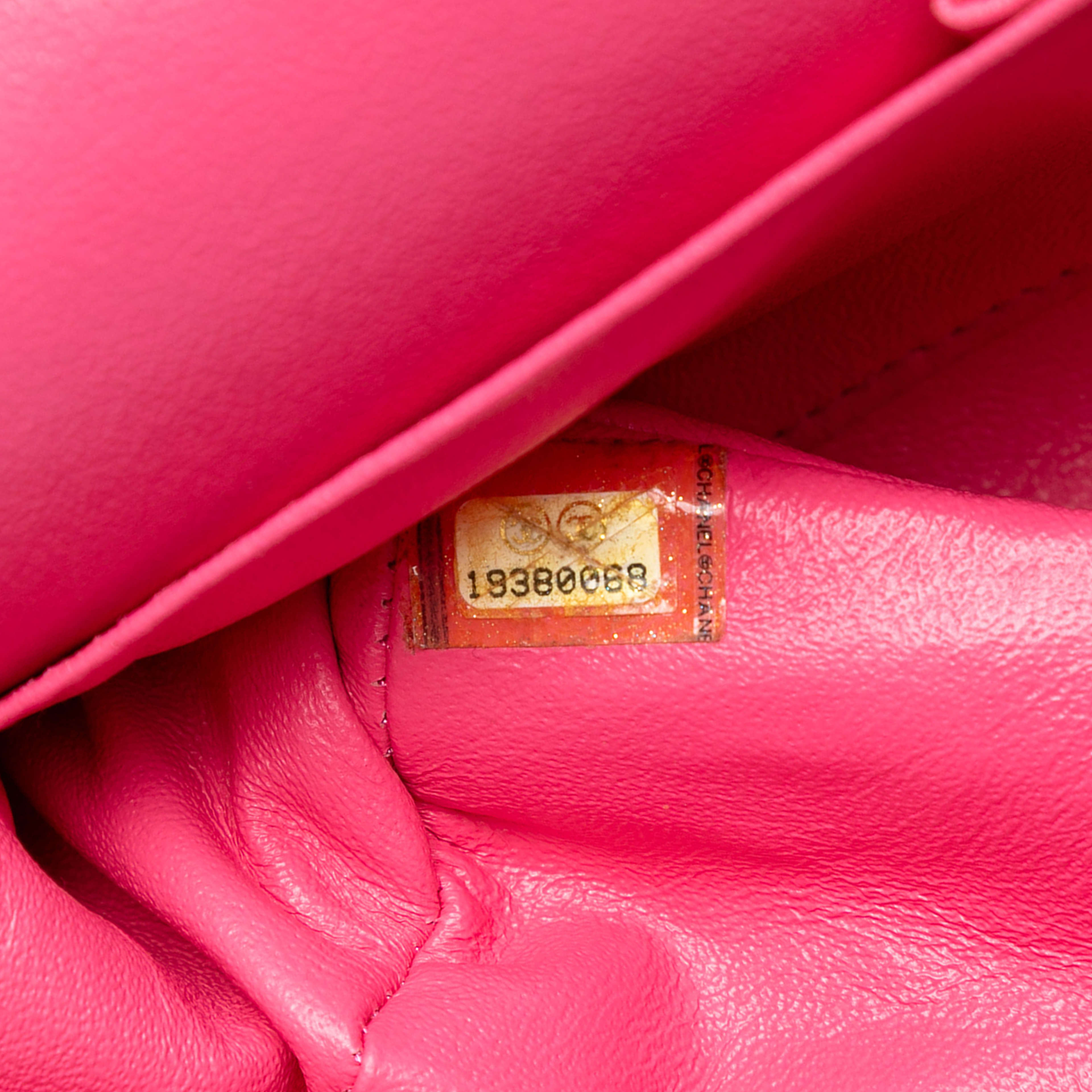 Chanel Medium Classic Jersey Double Flap, från Luxclusif, i färgen pink. Klicka för att öppna bilden i stort format