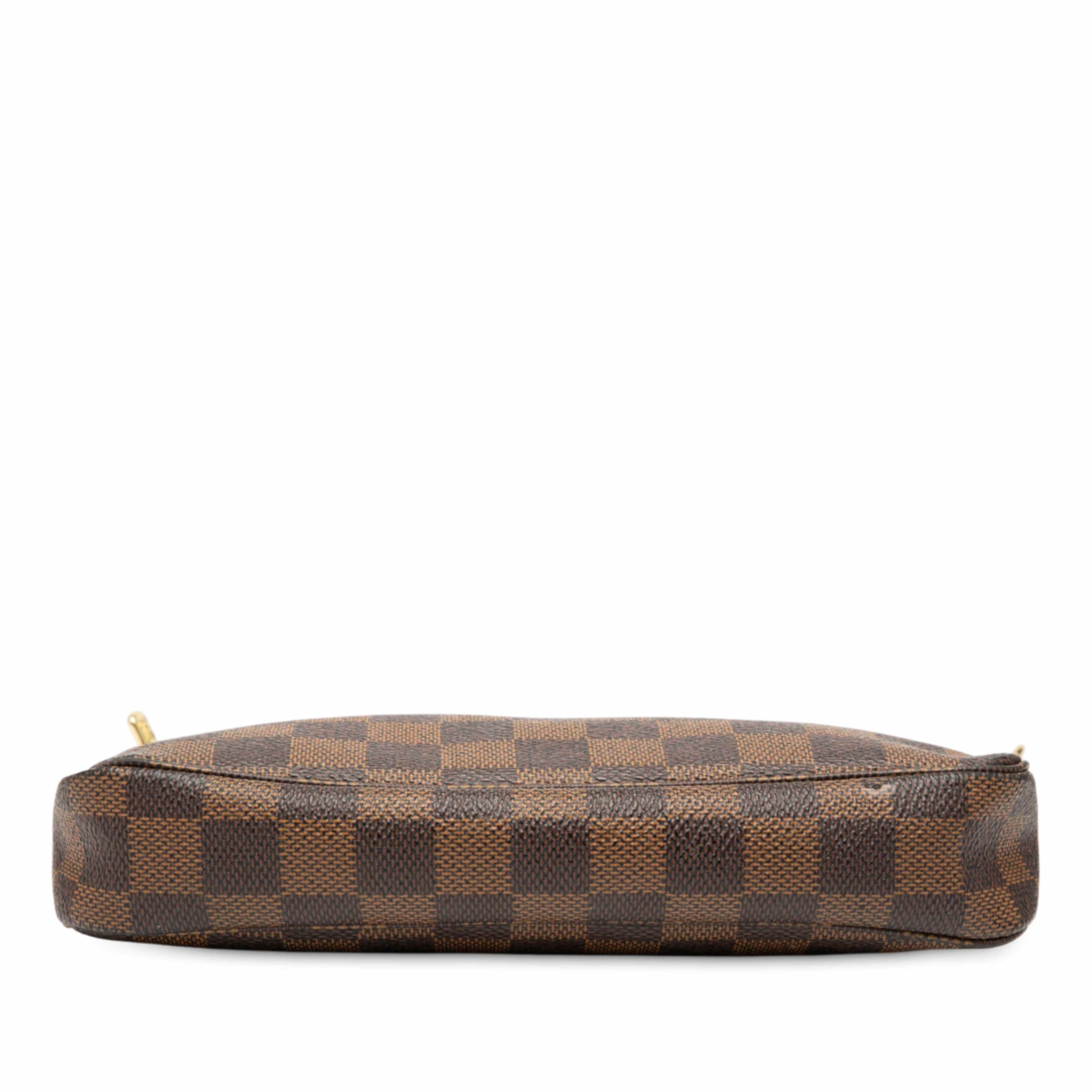 Louis Vuitton Damier Ebene Pochette Accessoires, från Luxclusif, i färgen brown. Klicka för att öppna bilden i stort format