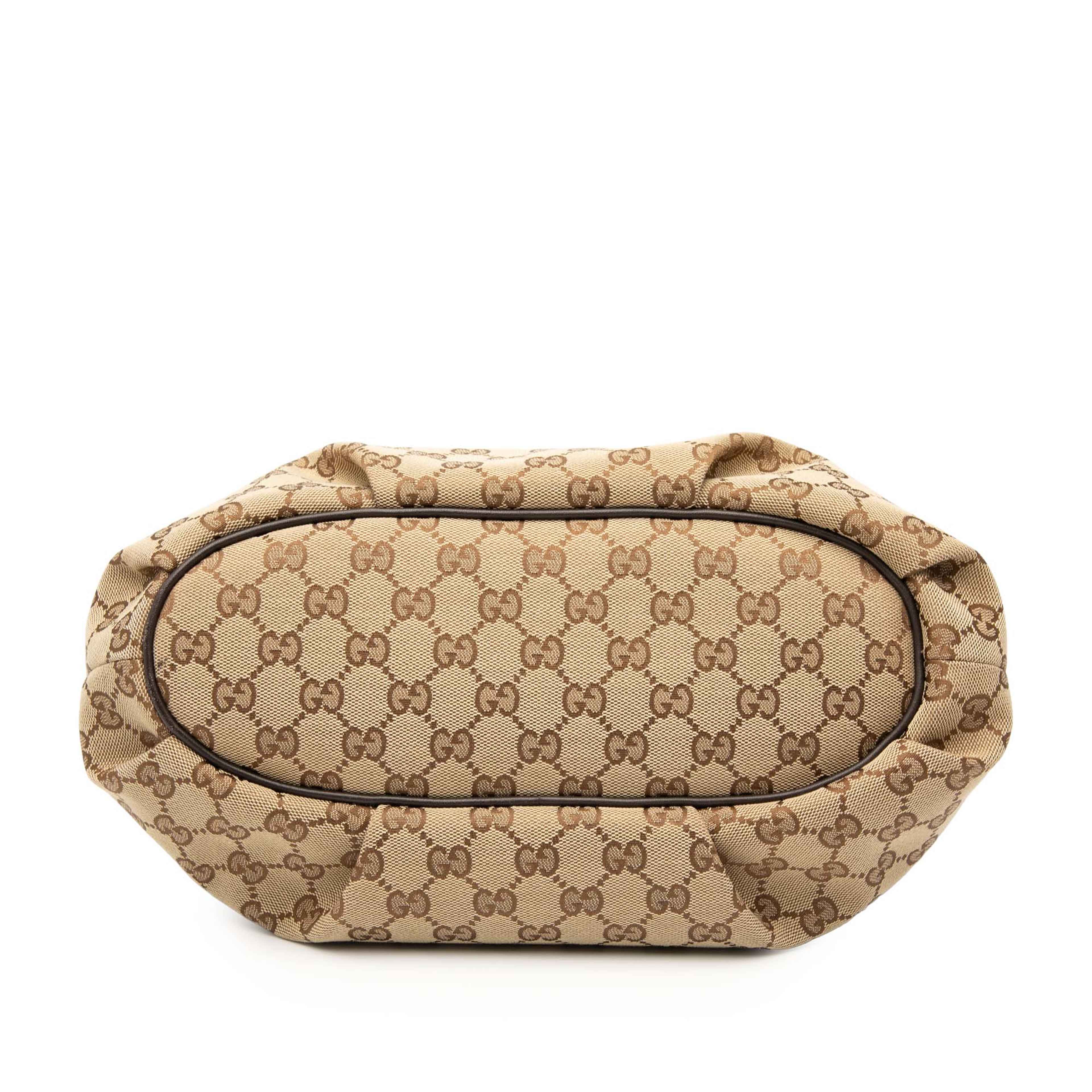 Gucci Gg Canvas Crossbody, från Luxclusif, i färgen beige. Klicka för att öppna bilden i stort format