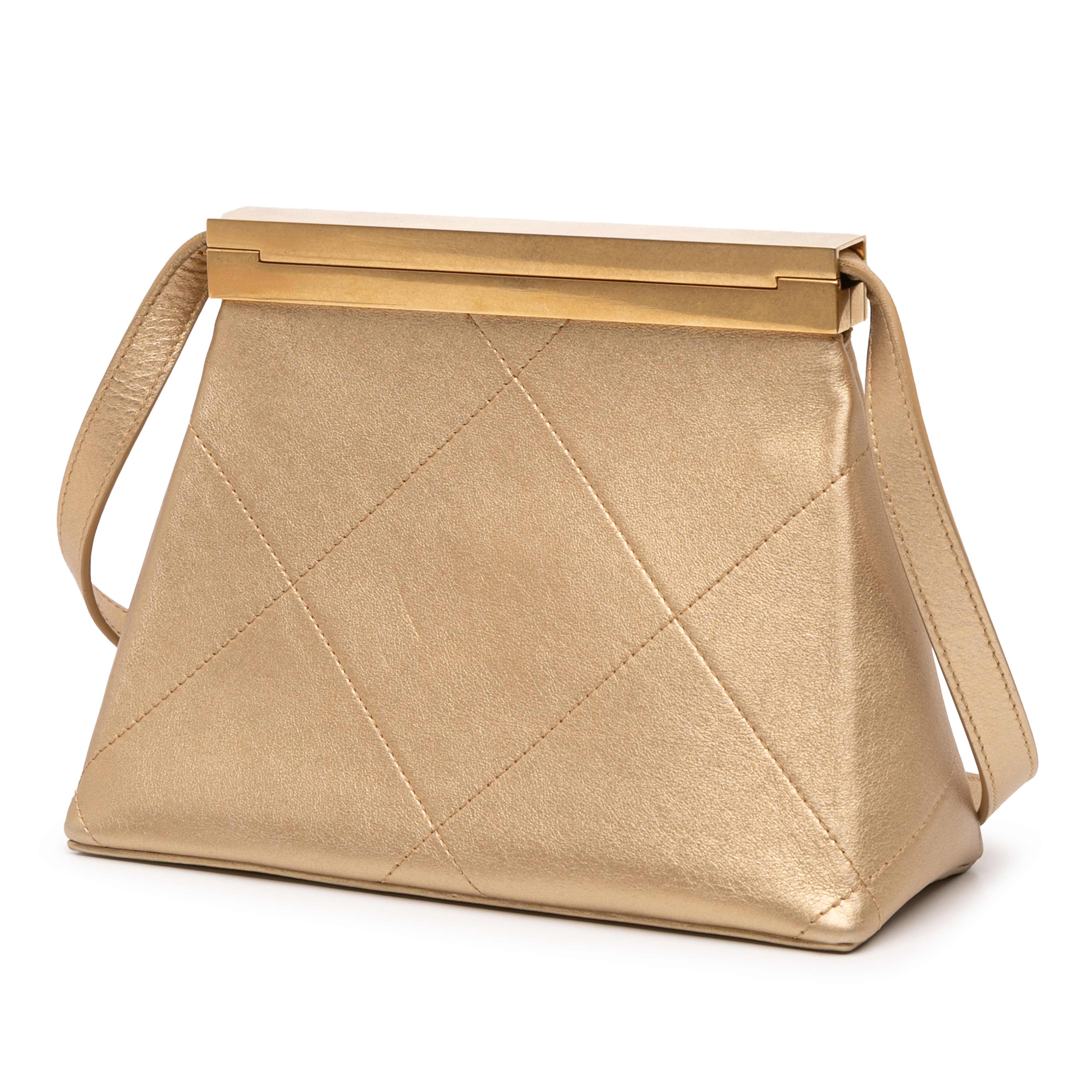 Chanel Small Calfskin Kiss Lock Frame Bag, från Luxclusif, i färgen gold. Klicka för att öppna bilden i stort format