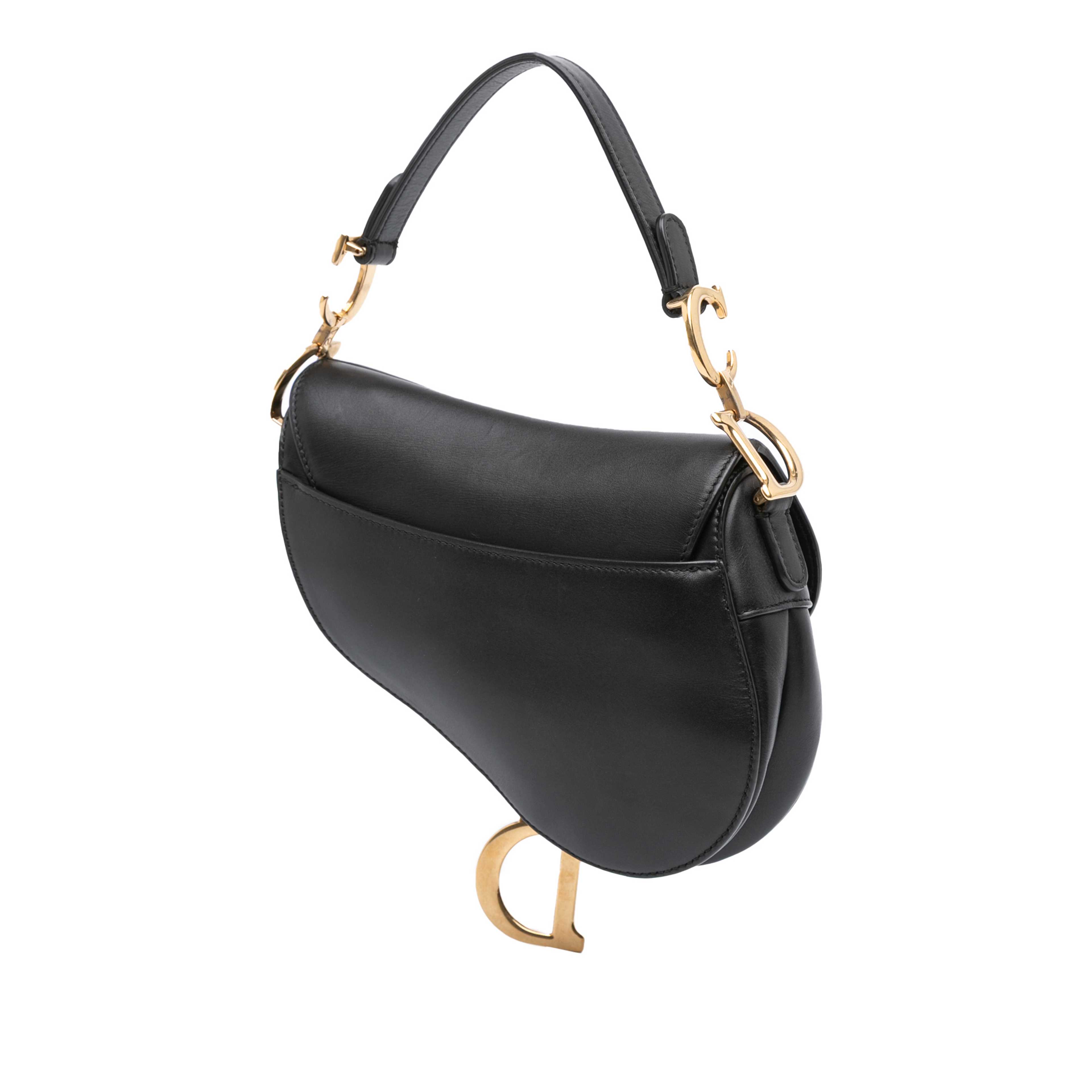 Dior Mini Smooth Calfskin Saddle Bag, från Luxclusif, i färgen black. Klicka för att öppna bilden i stort format