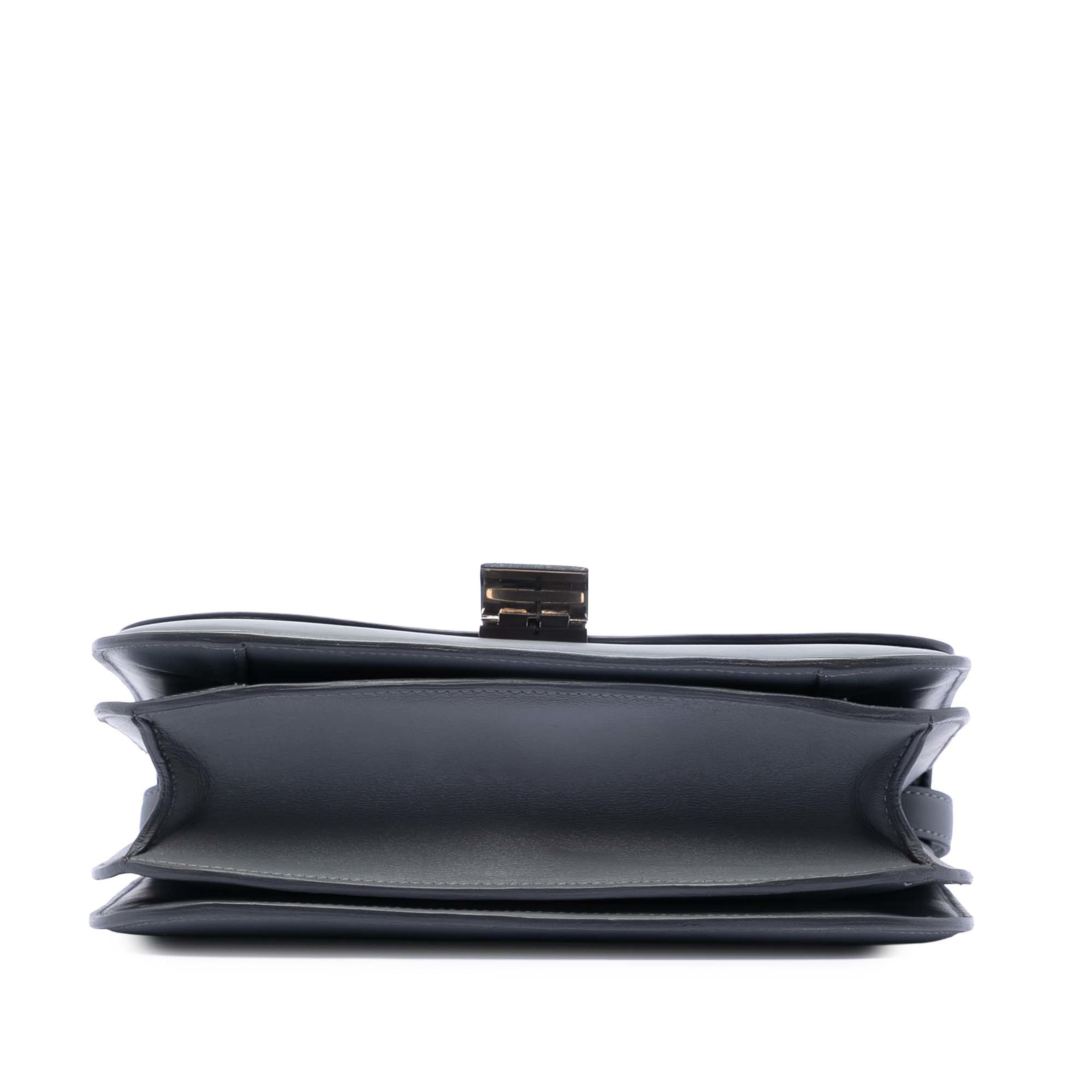 Celine Medium Calfskin Classic, från Luxclusif, i färgen dark gray. Klicka för att öppna bilden i stort format