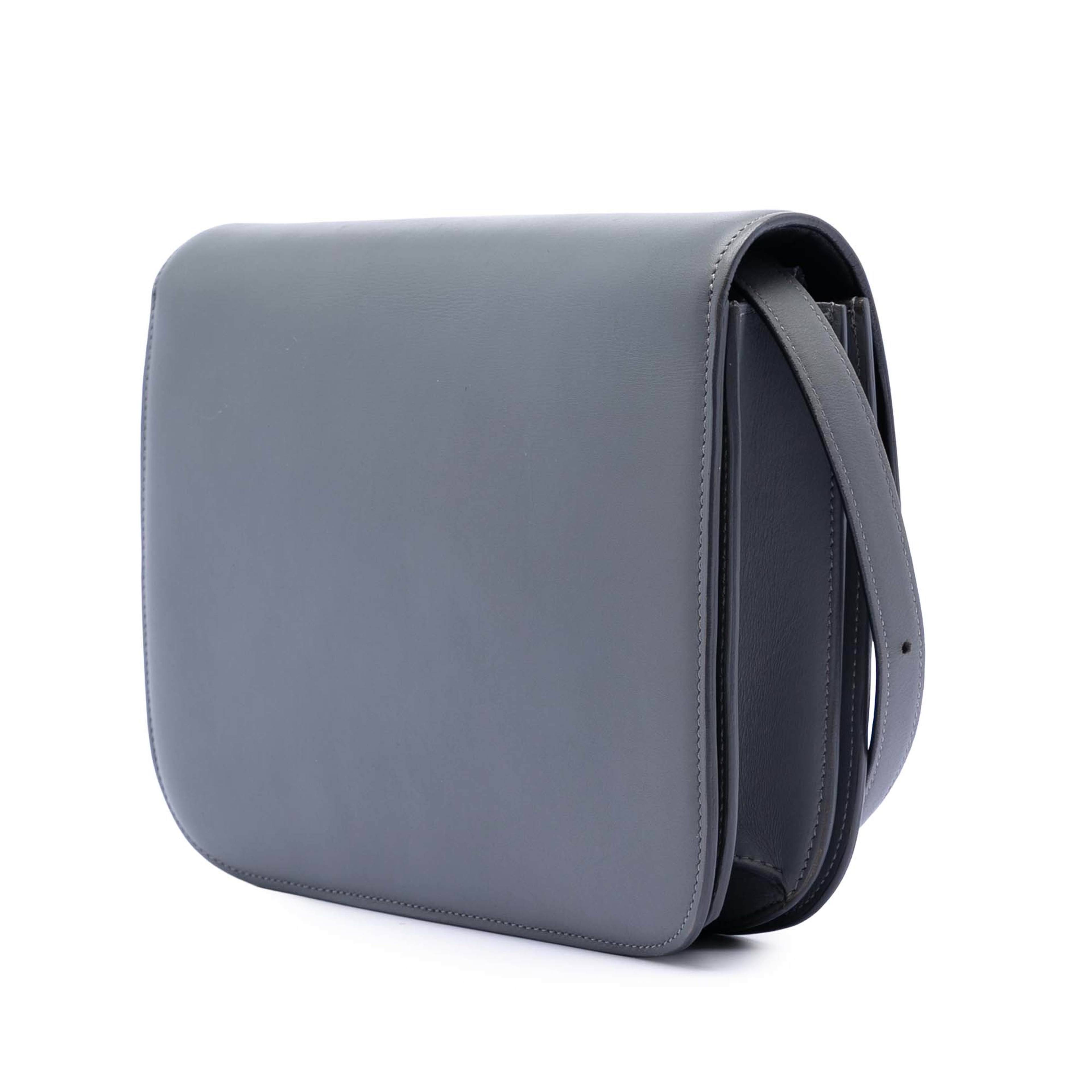 Celine Medium Calfskin Classic, från Luxclusif, i färgen dark gray. Klicka för att öppna bilden i stort format