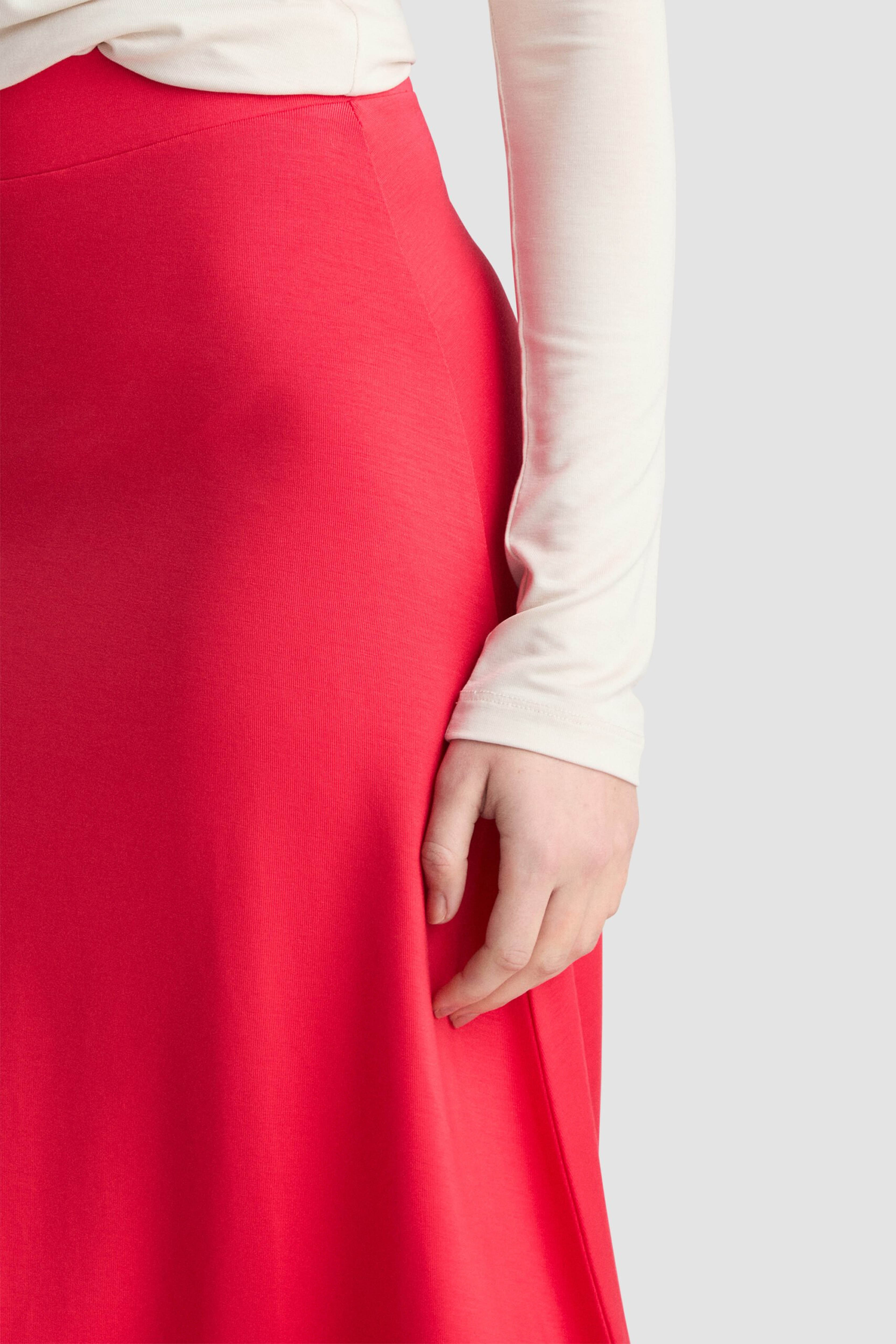 Grace Skirt - Raspberry, från Residus, i färgen red. Klicka för att öppna bilden i stort format