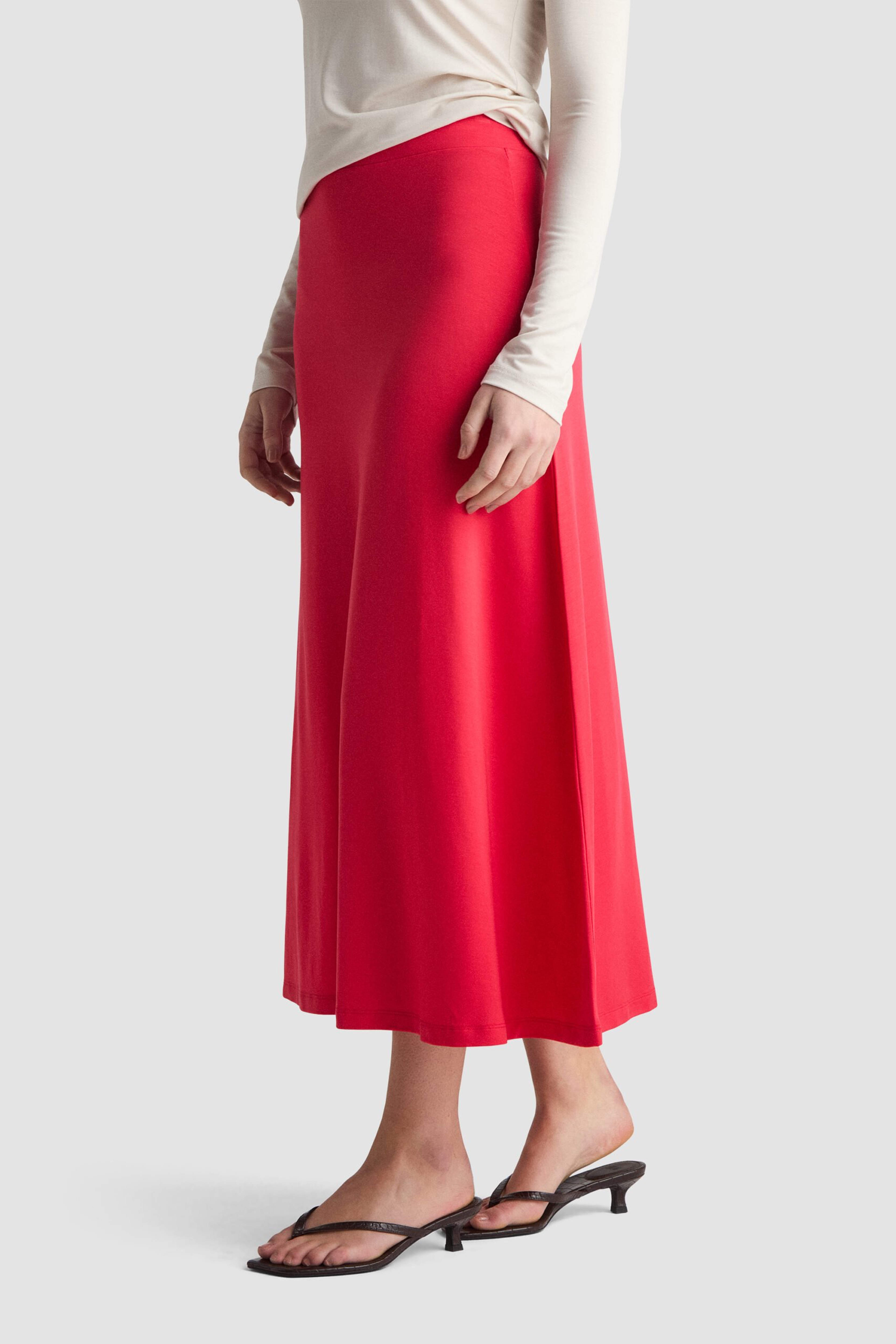 Grace Skirt - Raspberry, från Residus, i färgen red. Klicka för att öppna bilden i stort format