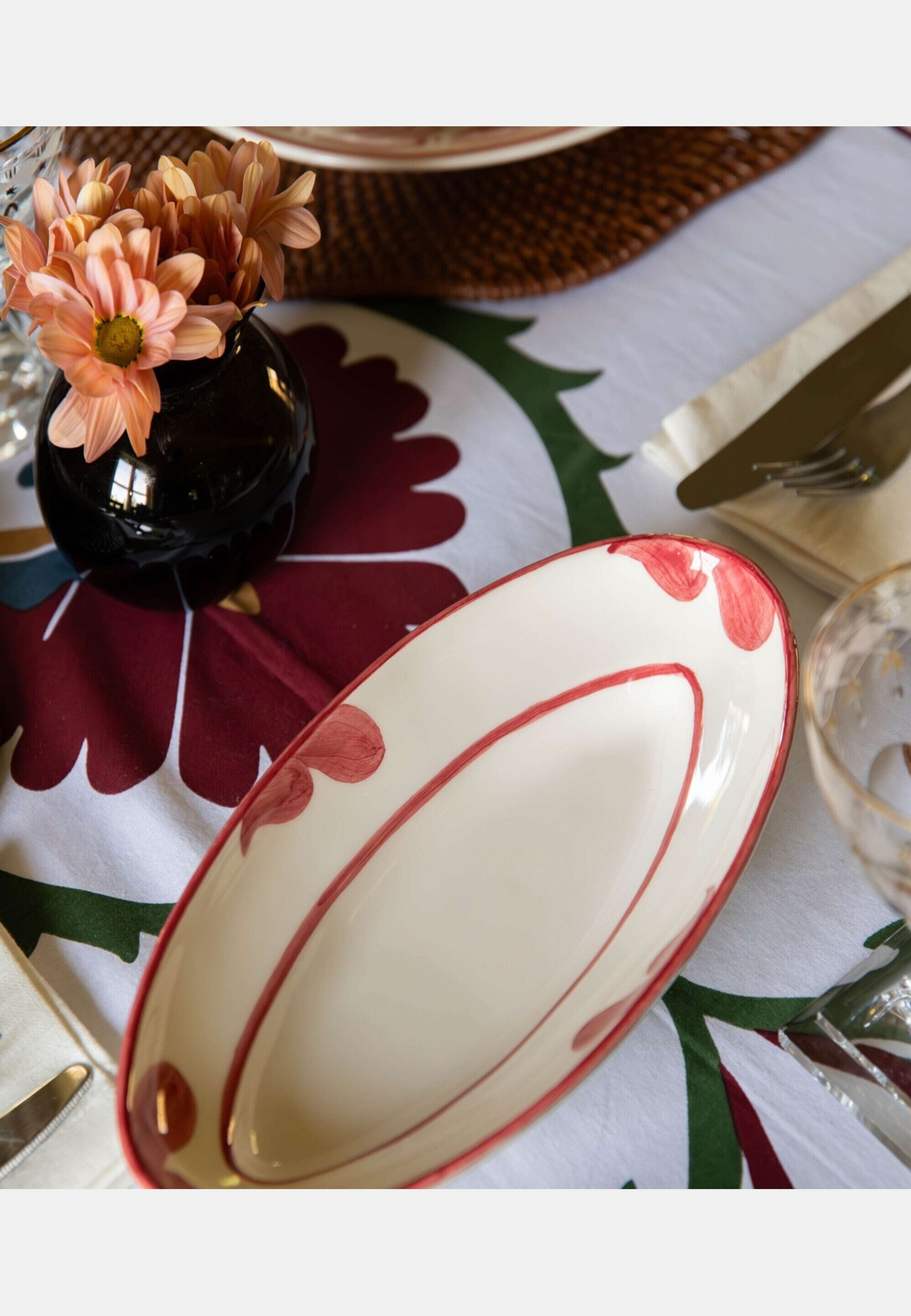 New Classic Litet Serveringsfat - 26 Cm, från Pick A Poppy, i färgen burgundy. Klicka för att öppna bilden i stort format