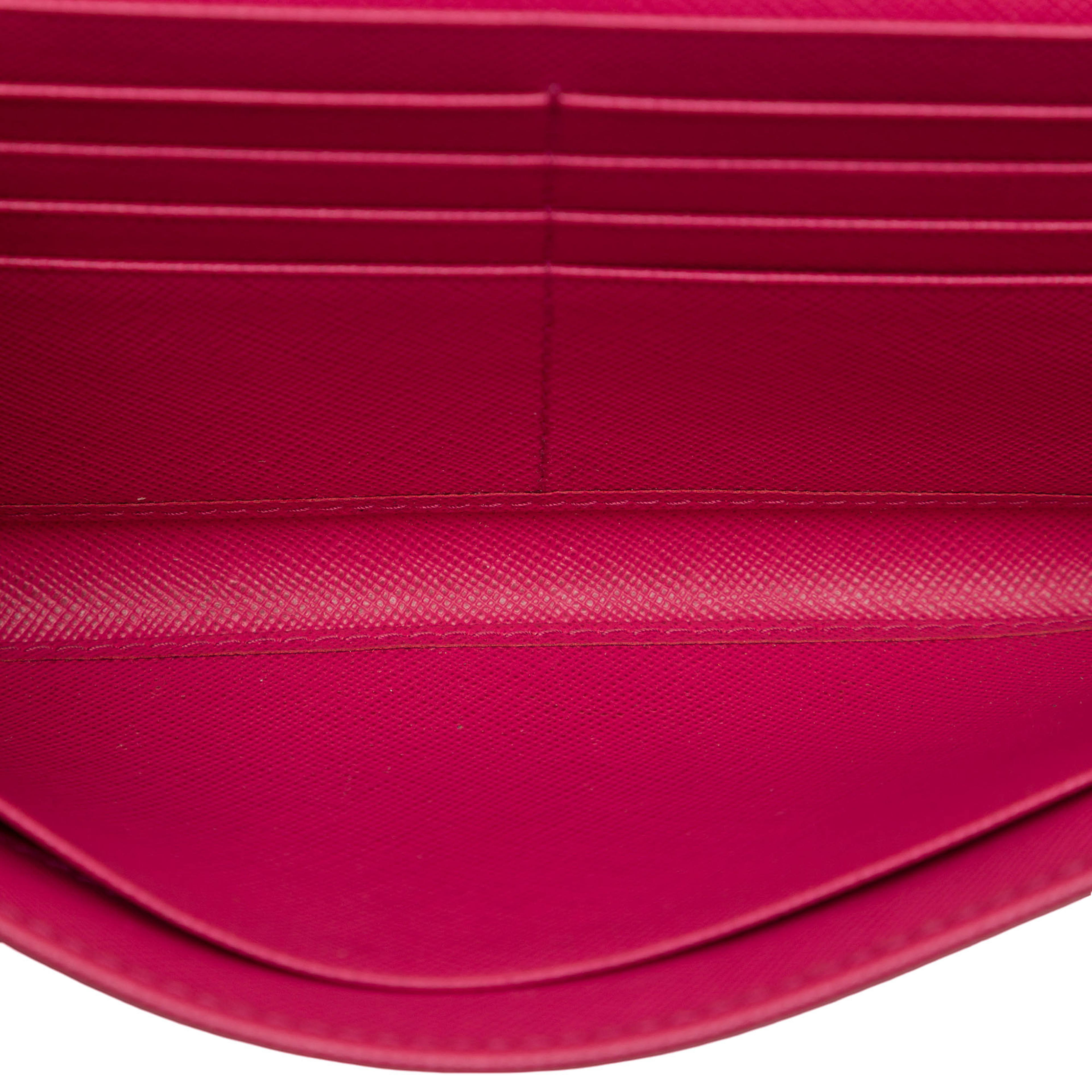 Prada Saffiano Wallet On Chain, från Luxclusif, i färgen rosa. Klicka för att öppna bilden i stort format